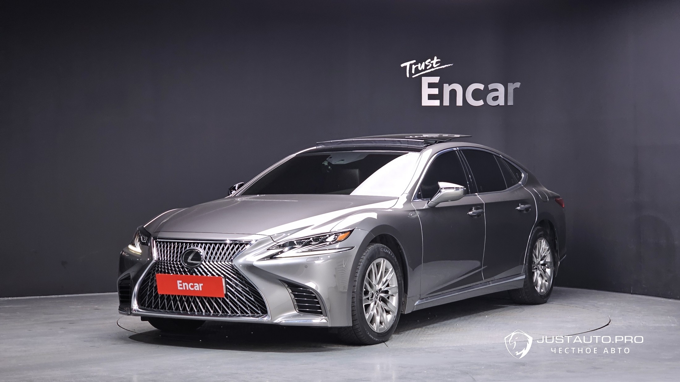 Автомобиль Lexus LS