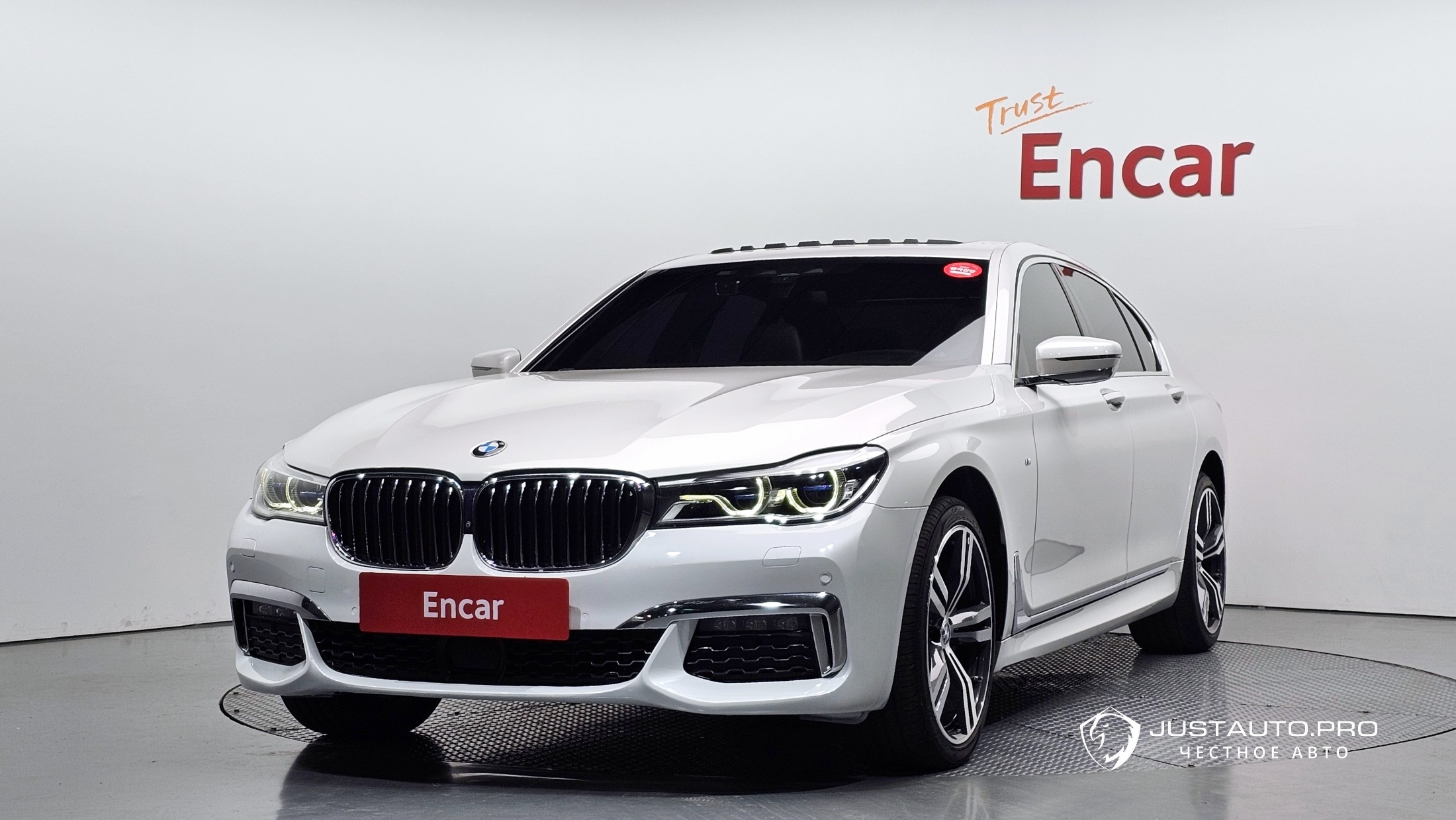 Автомобиль BMW 7-Series