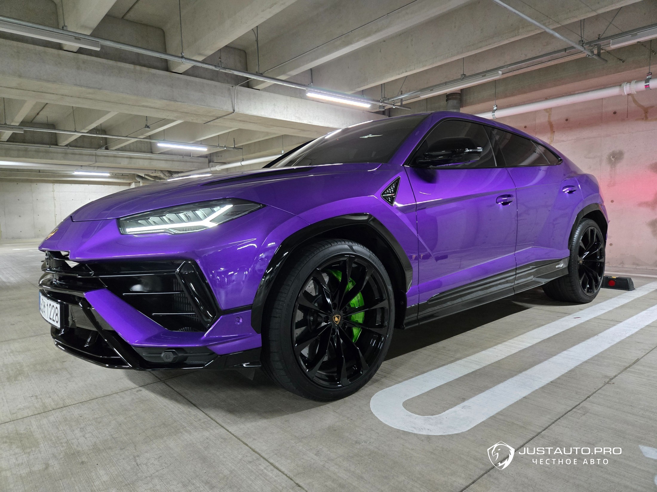 Автомобиль Lamborghini Urus