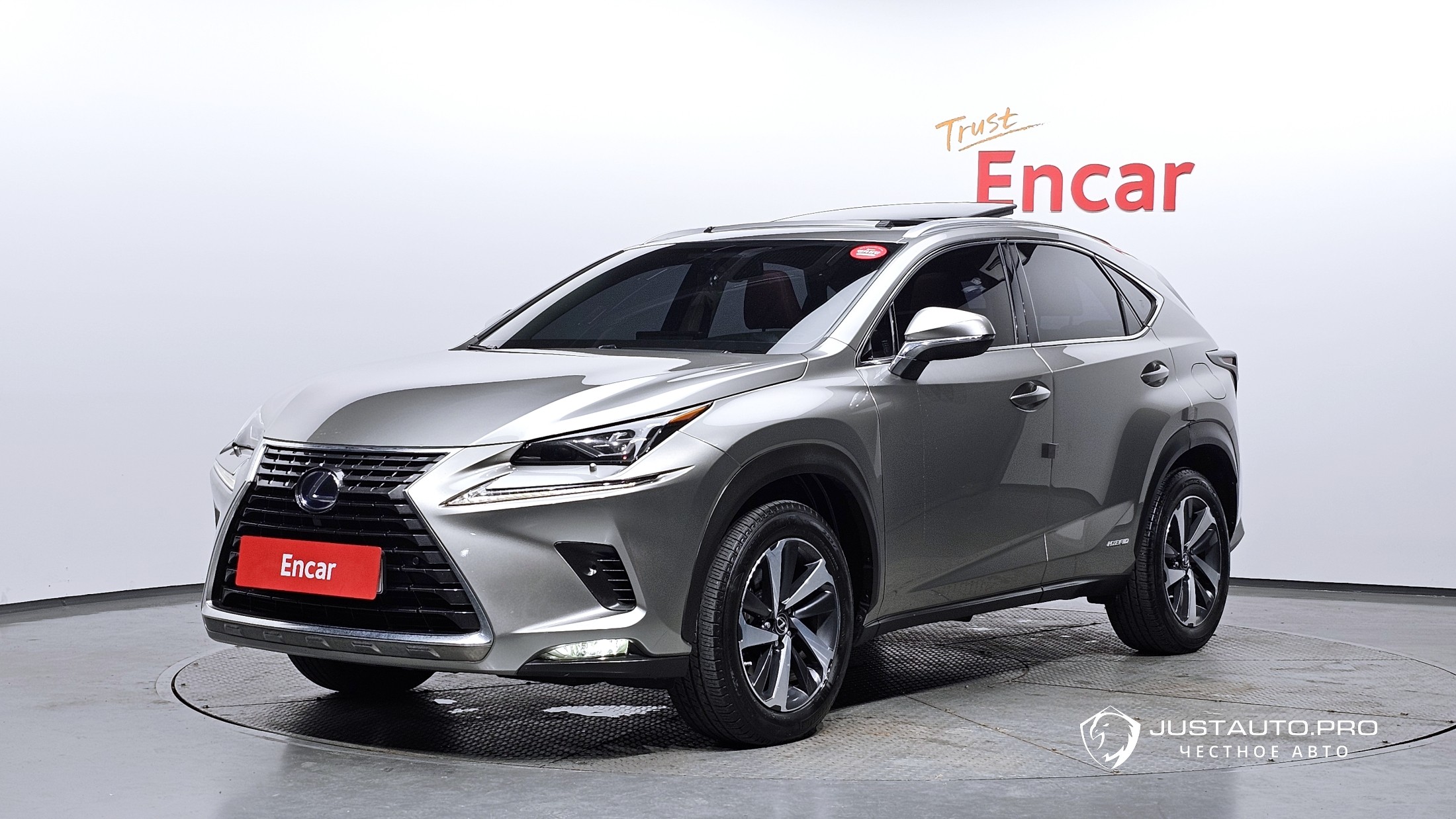 Автомобиль Lexus NX