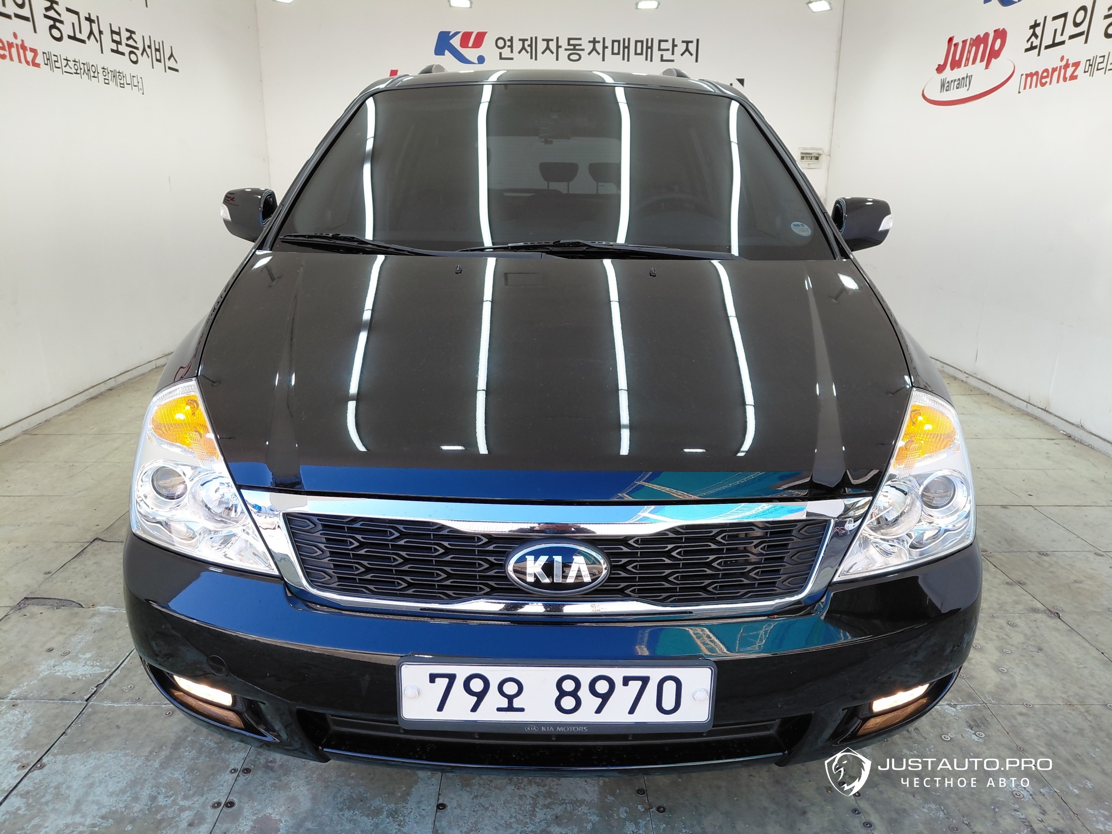 Автомобиль Kia Canival