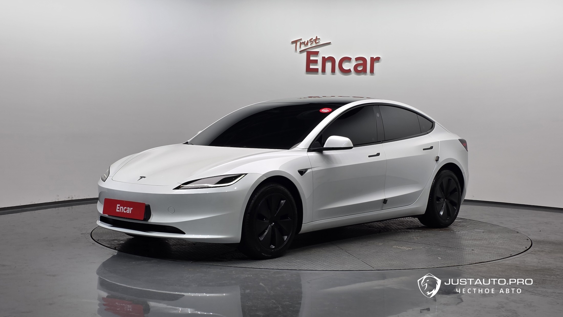 Автомобиль Tesla Model 3