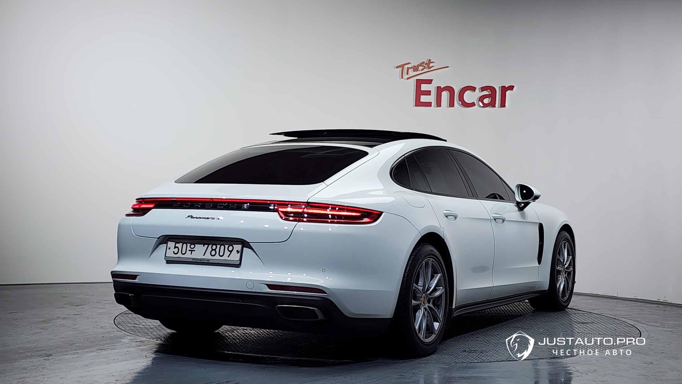 Автомобиль Porsche Panamera