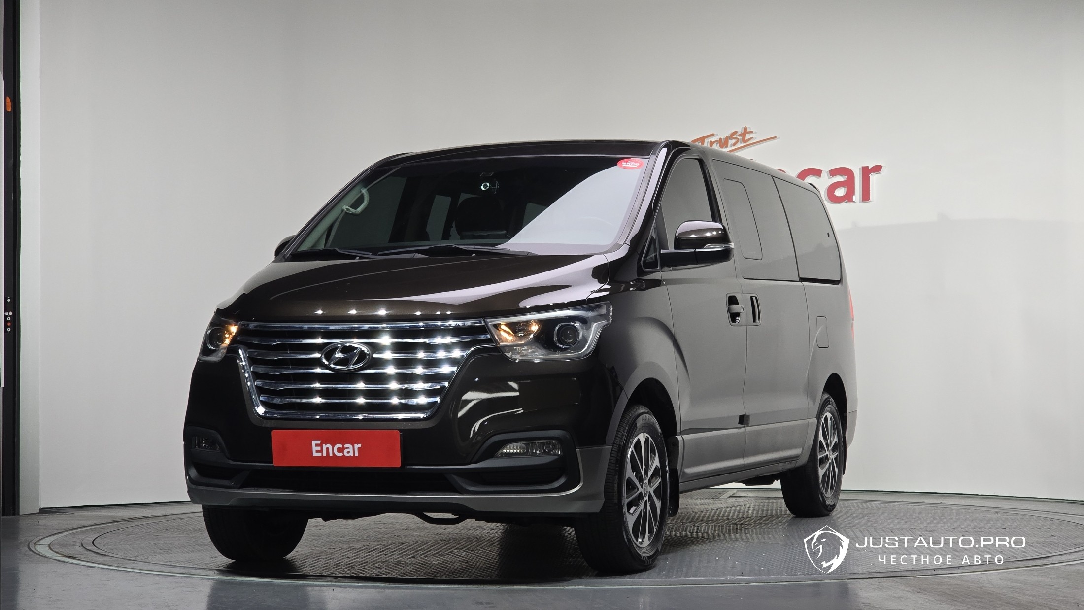 Автомобиль Hyundai Starex