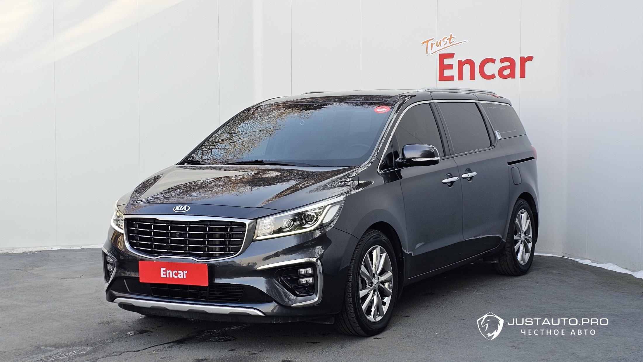 Автомобиль Kia Canival