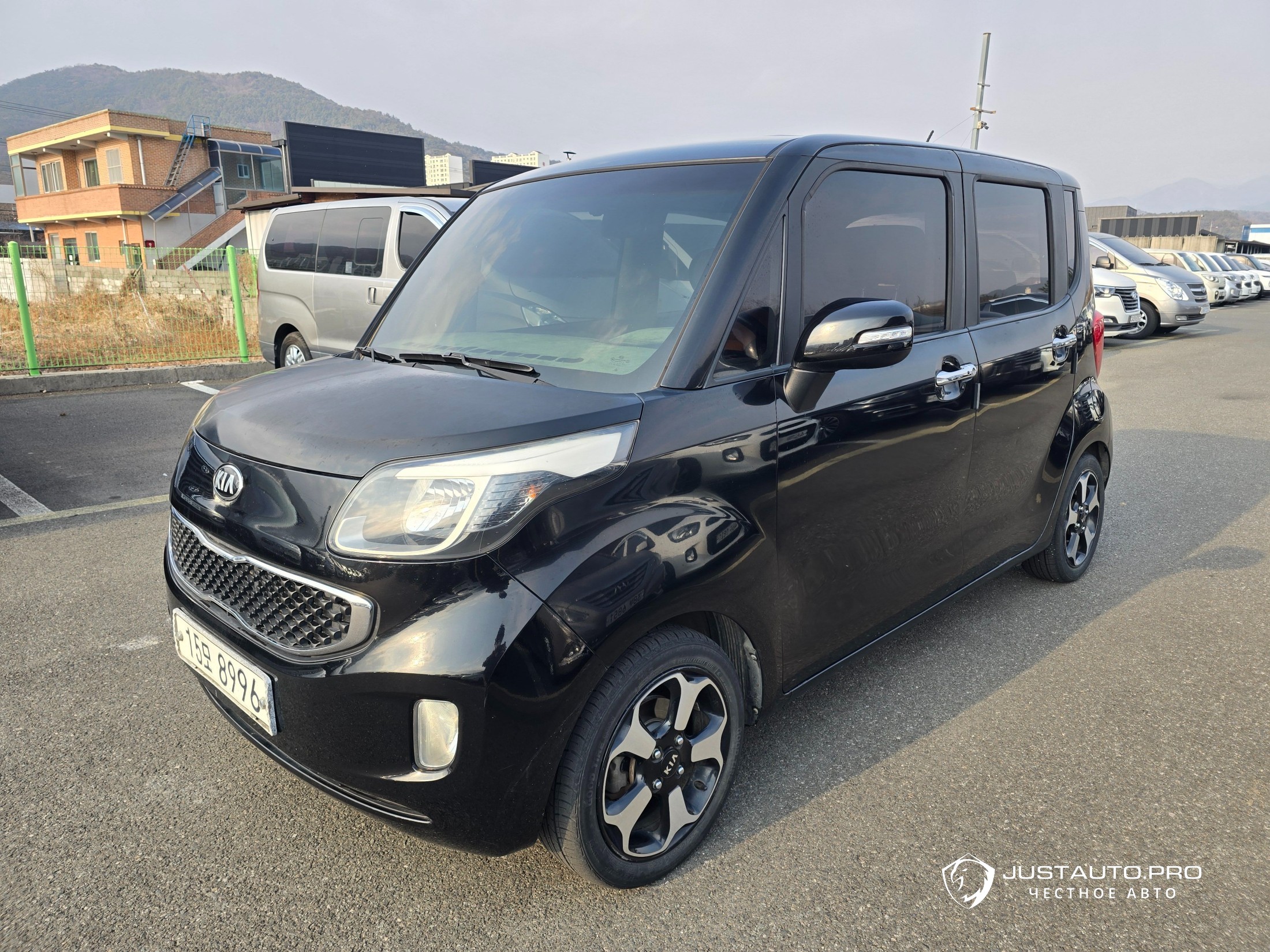 Автомобиль Kia RAY