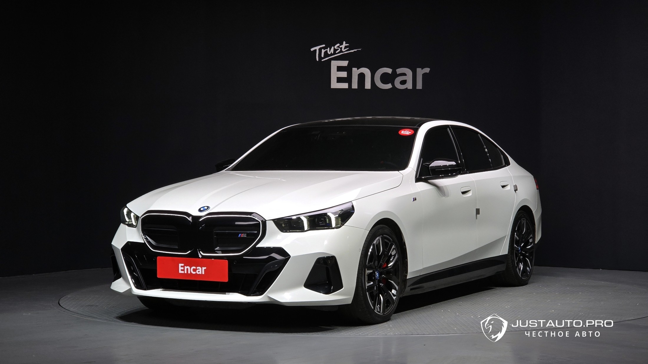 Автомобиль BMW i5