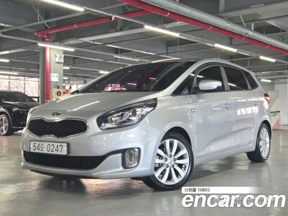 Автомобиль Kia Carens