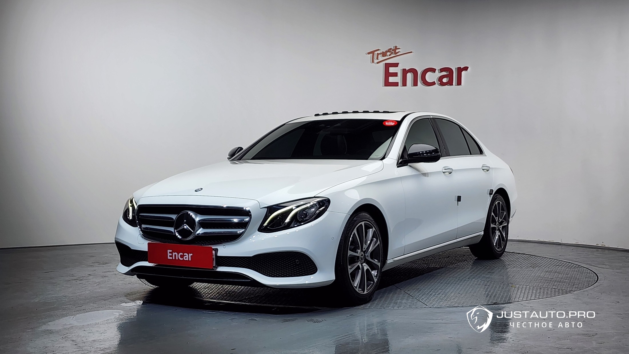 Автомобиль Mercedes-Benz E-Class