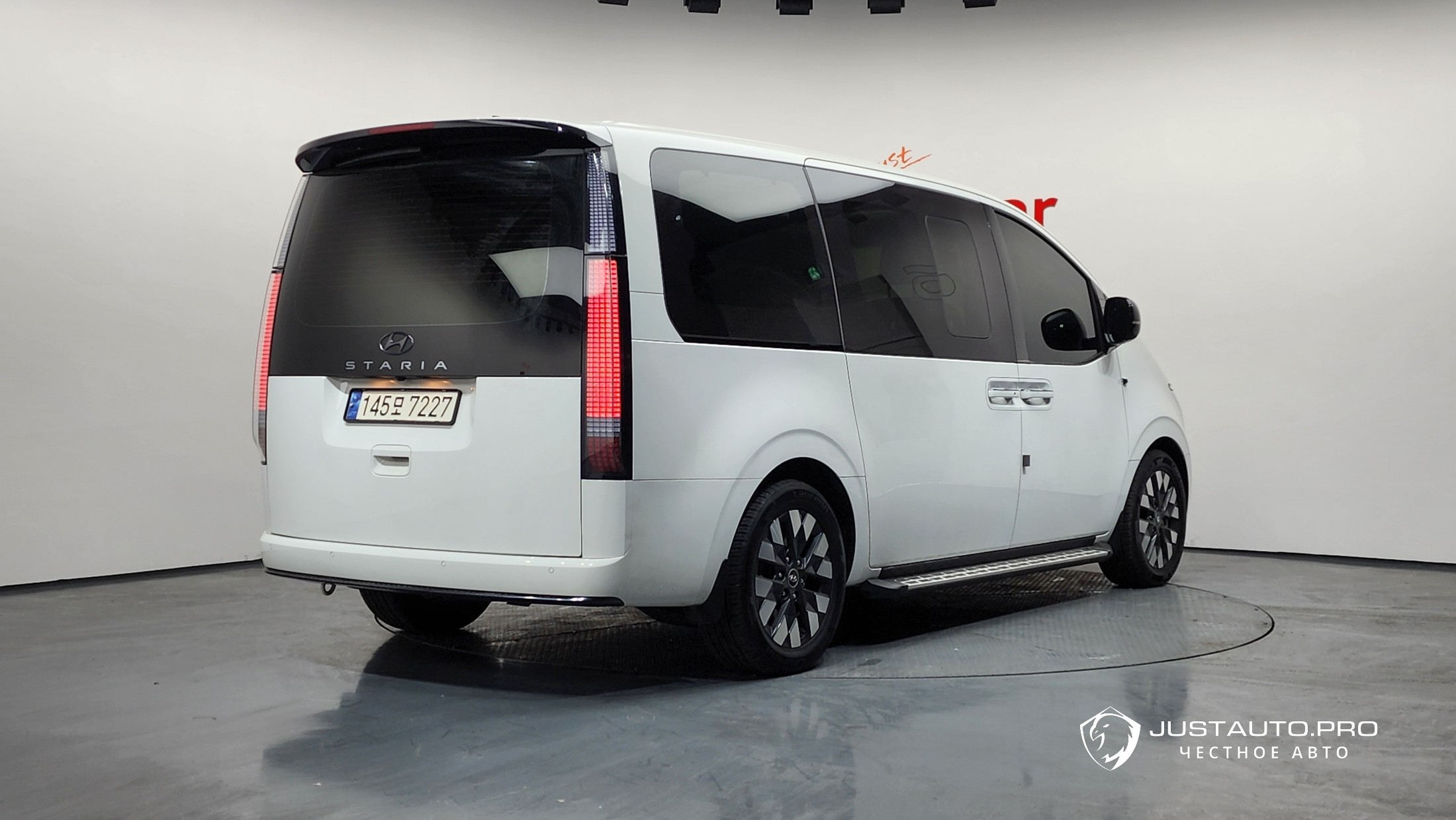 Автомобиль Hyundai Staria