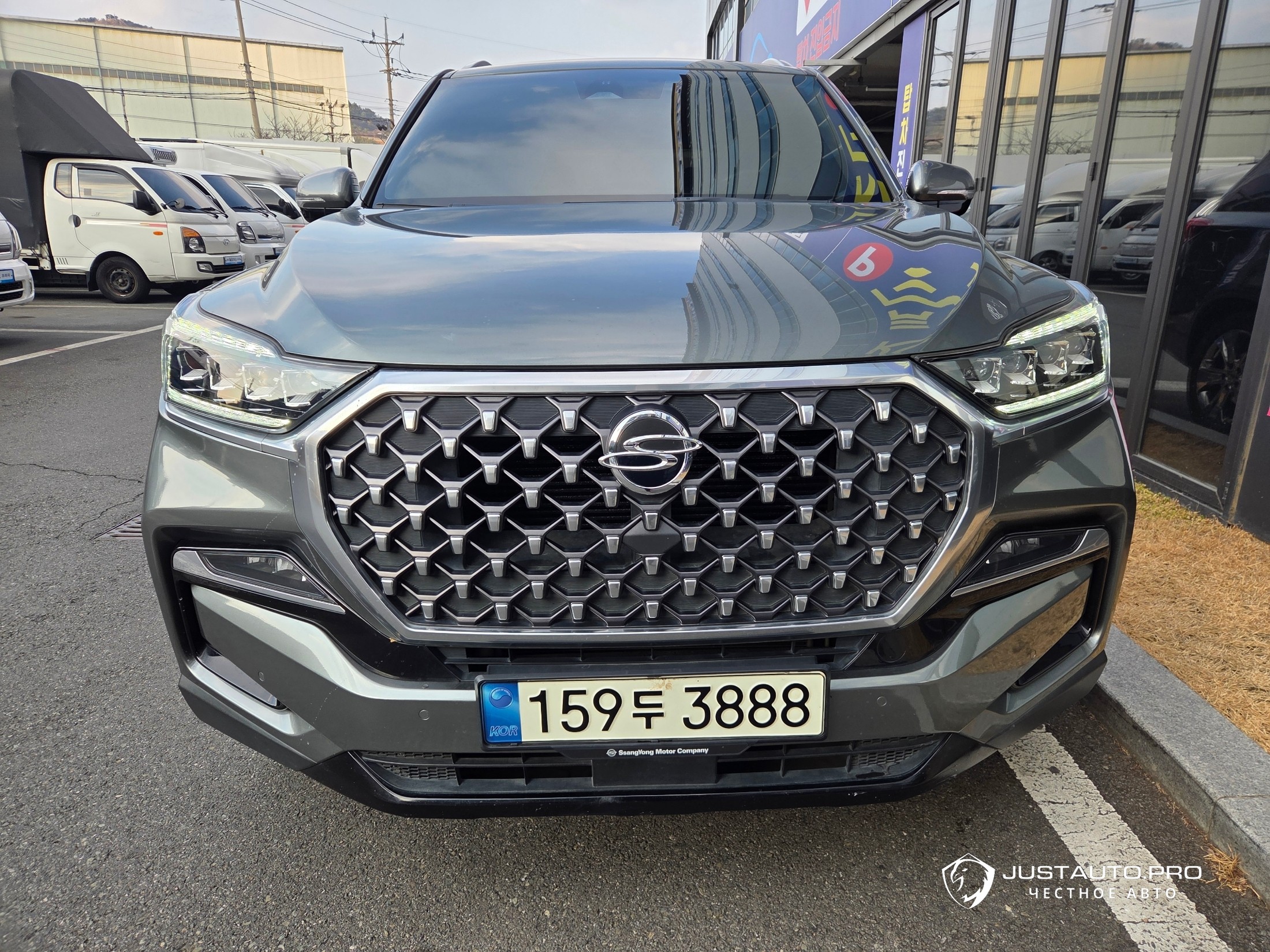 Автомобиль KG_Mobility_Ssangyong Rexton