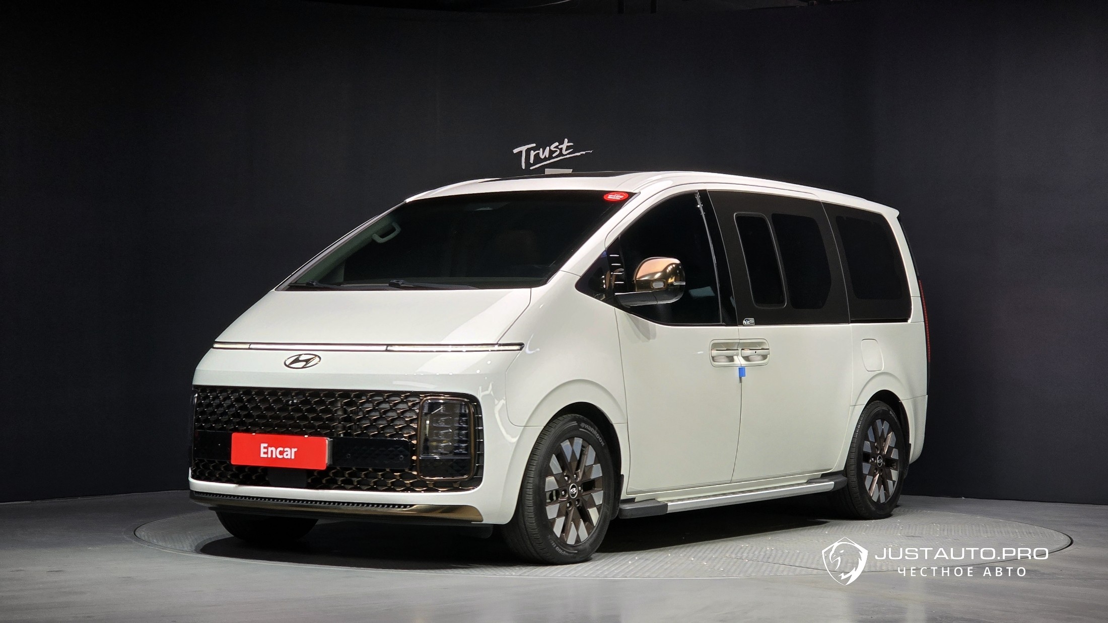 Автомобиль Hyundai Staria