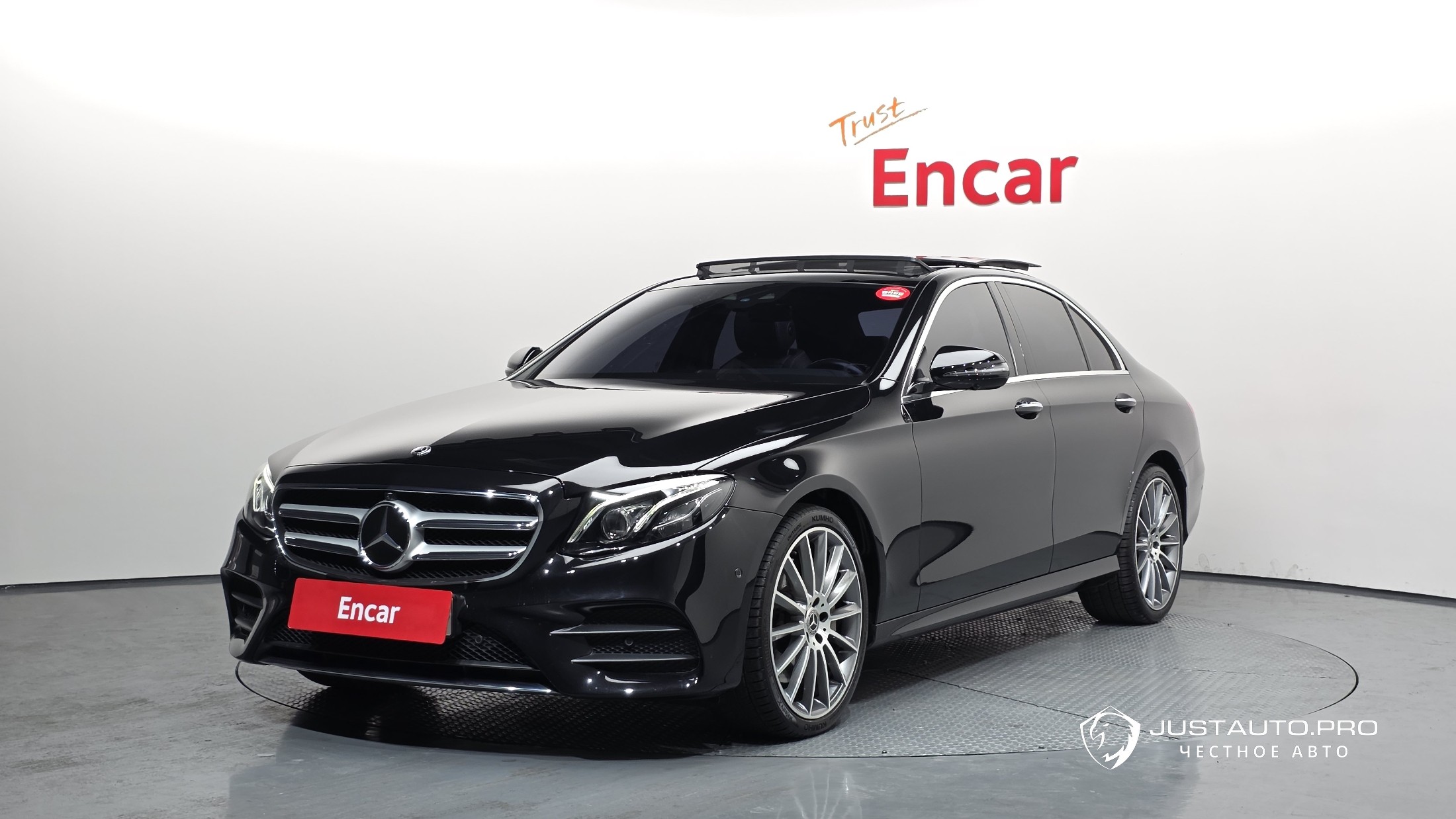 Автомобиль Mercedes-Benz E-Class