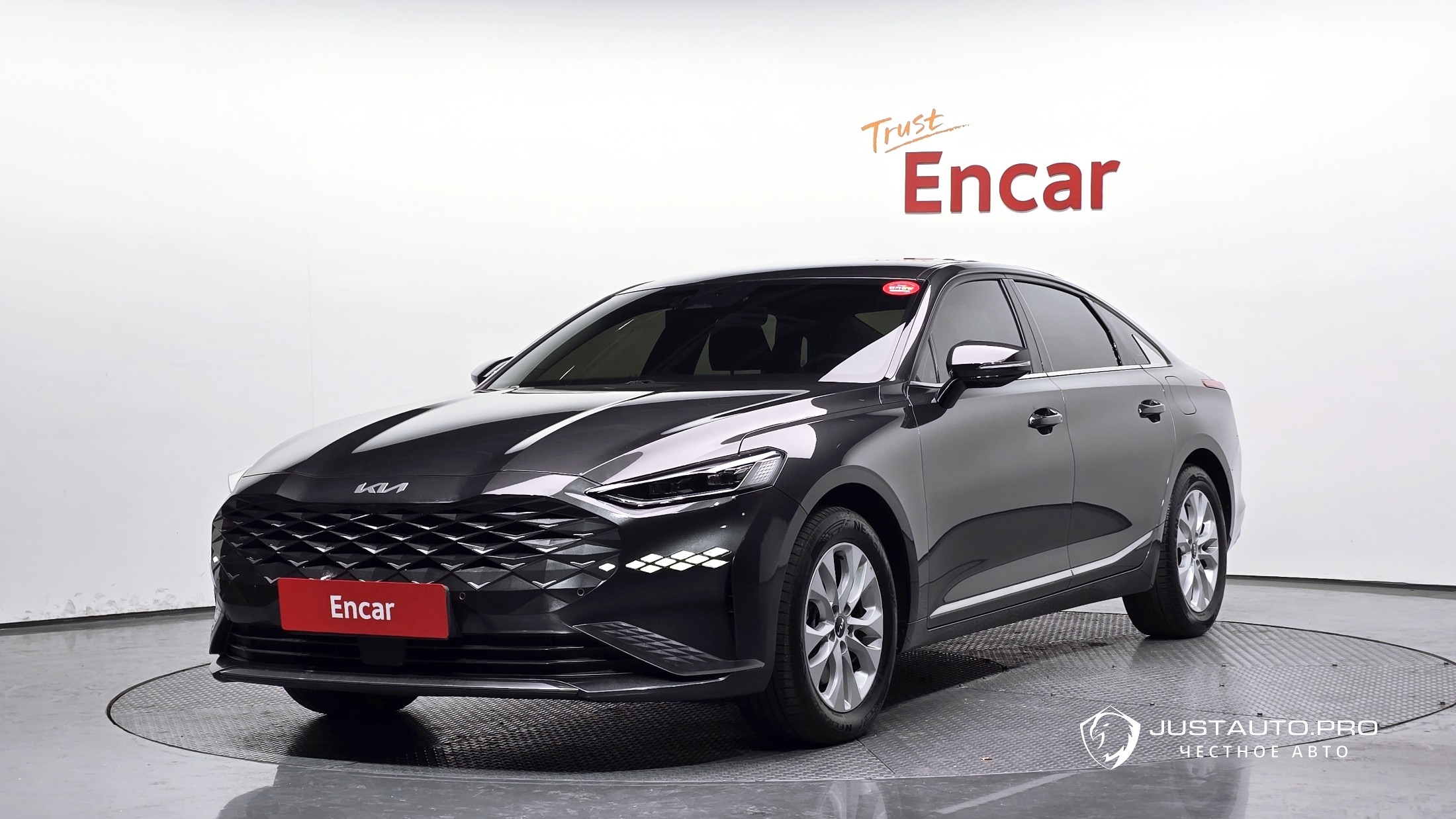 Автомобиль Kia K8