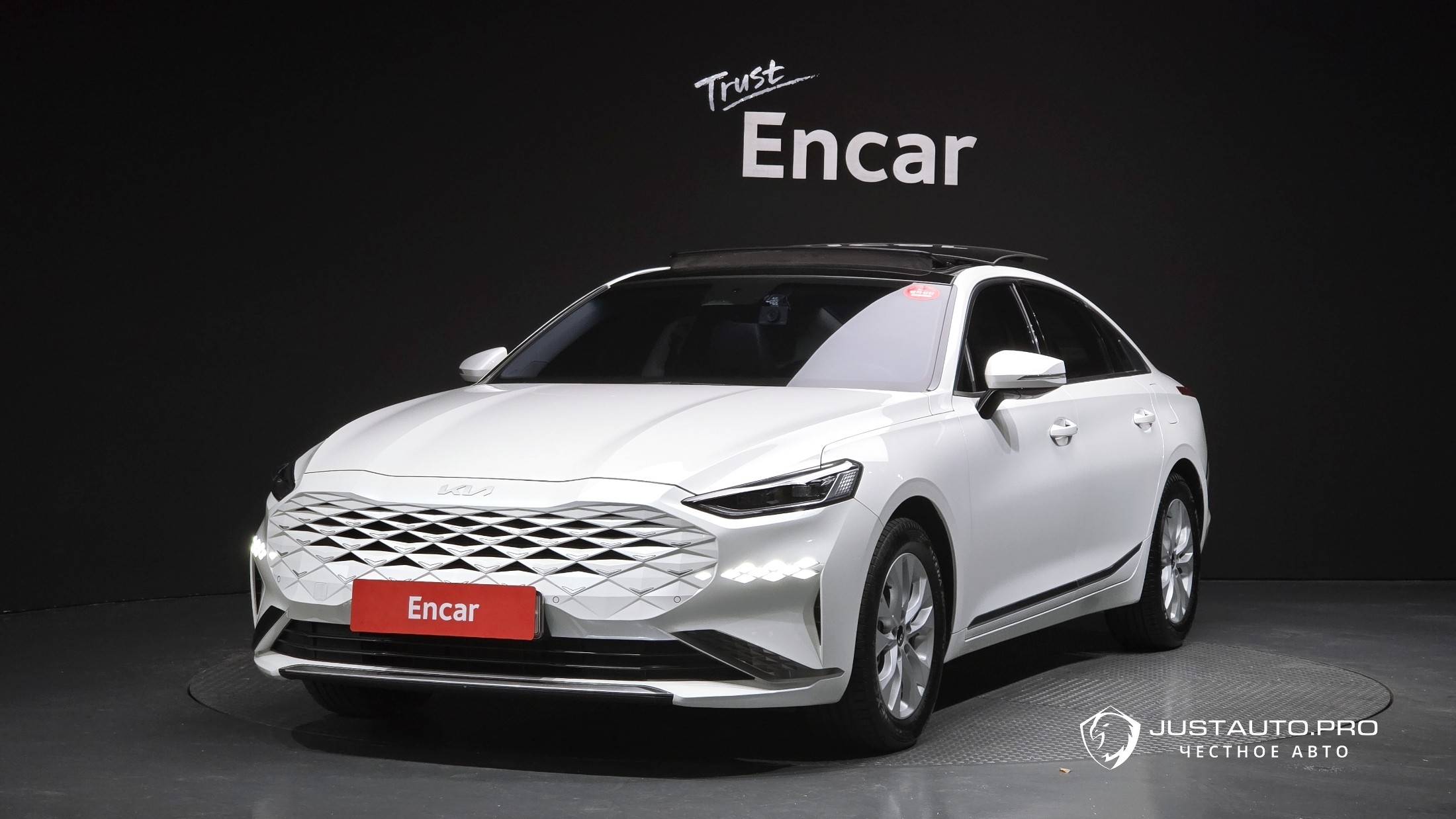 Автомобиль Kia K8