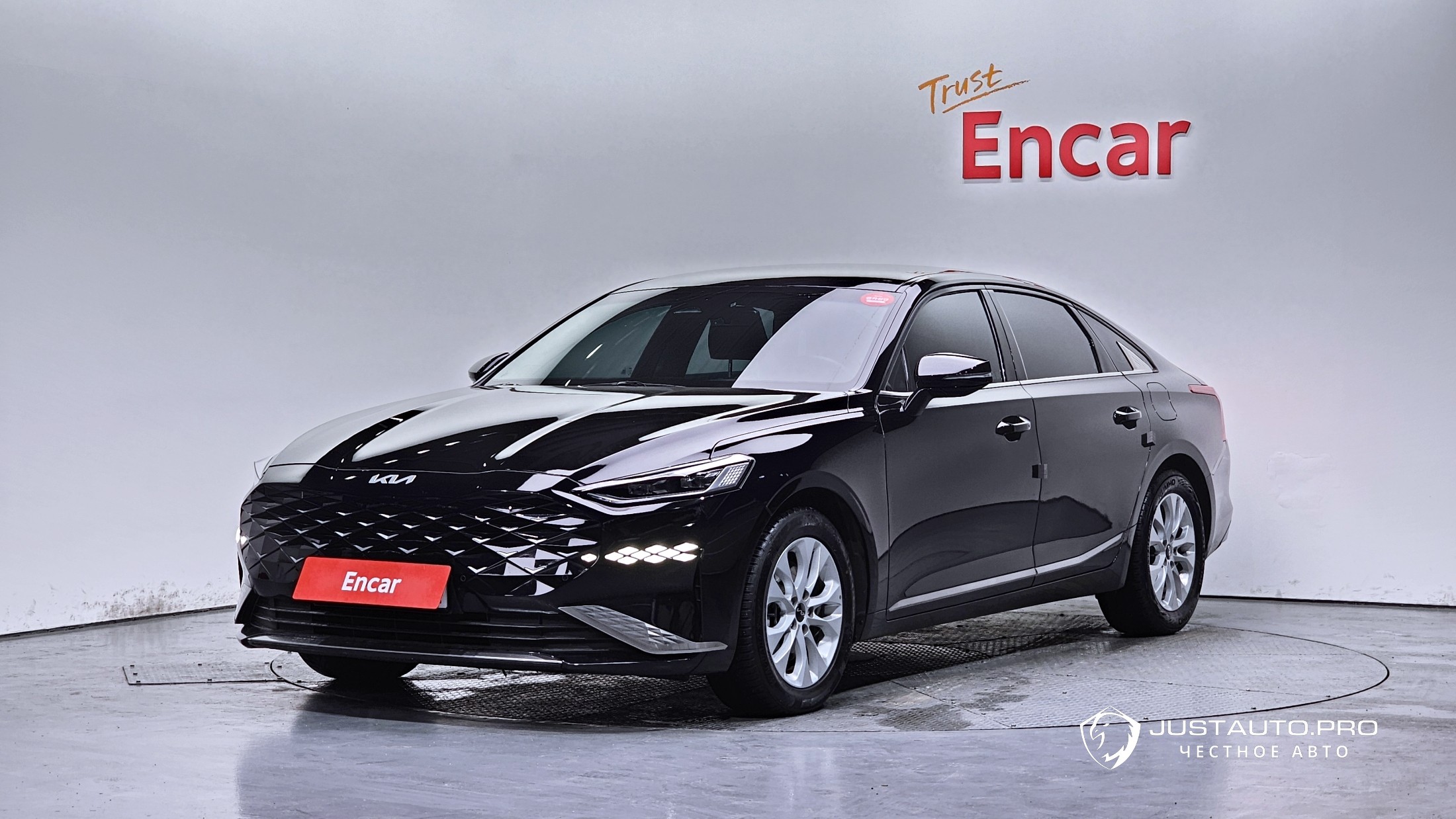 Автомобиль Kia K8