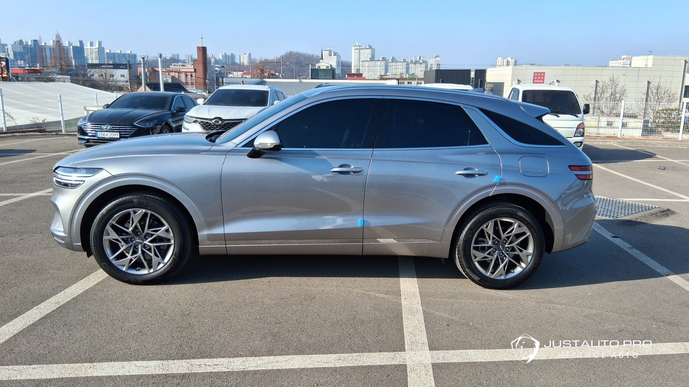 Автомобиль Genesis GV70