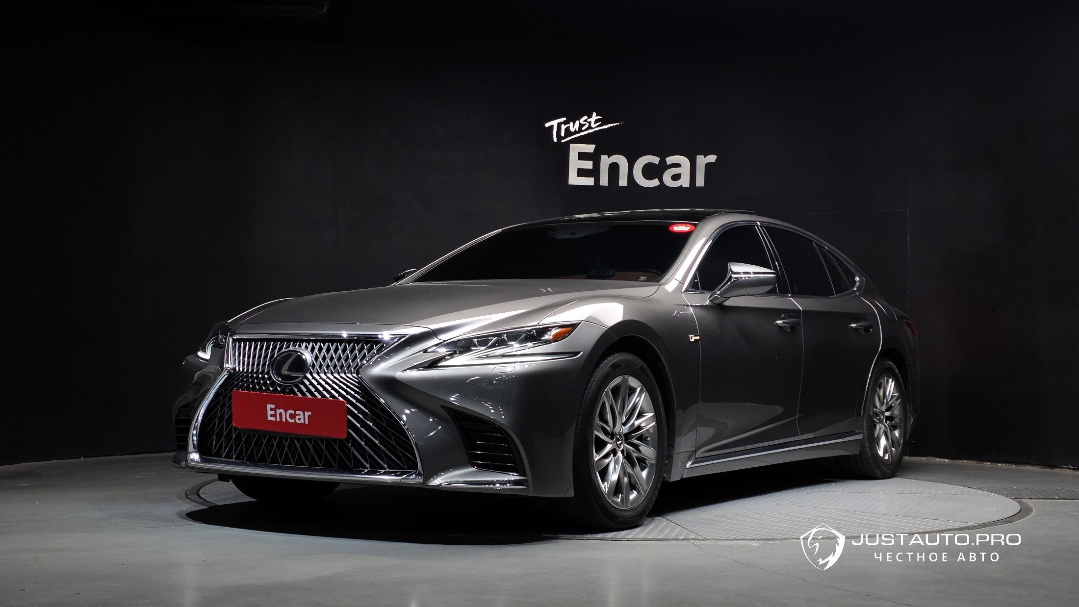 Автомобиль Lexus LS