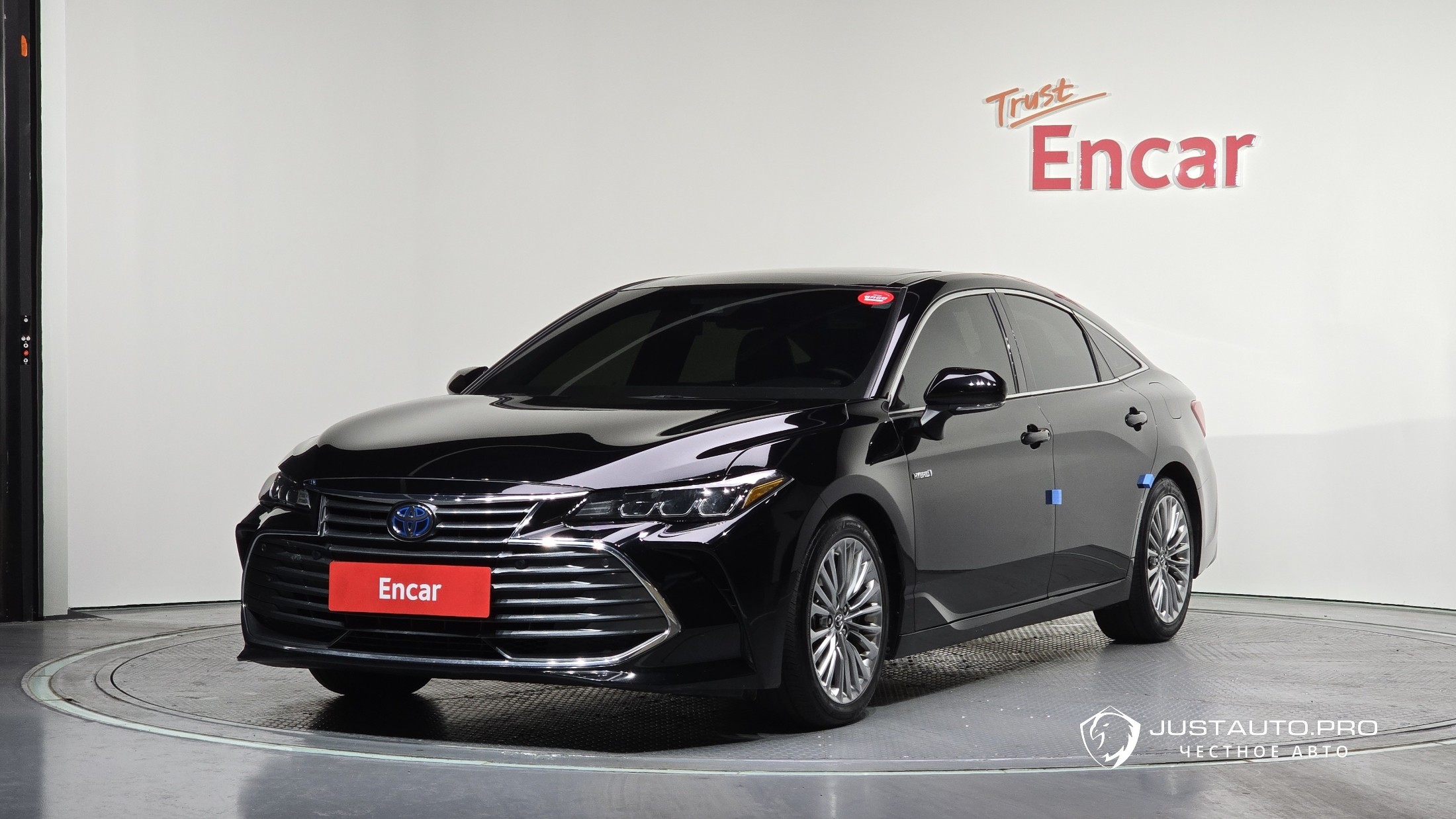 Автомобиль Toyota Avalon