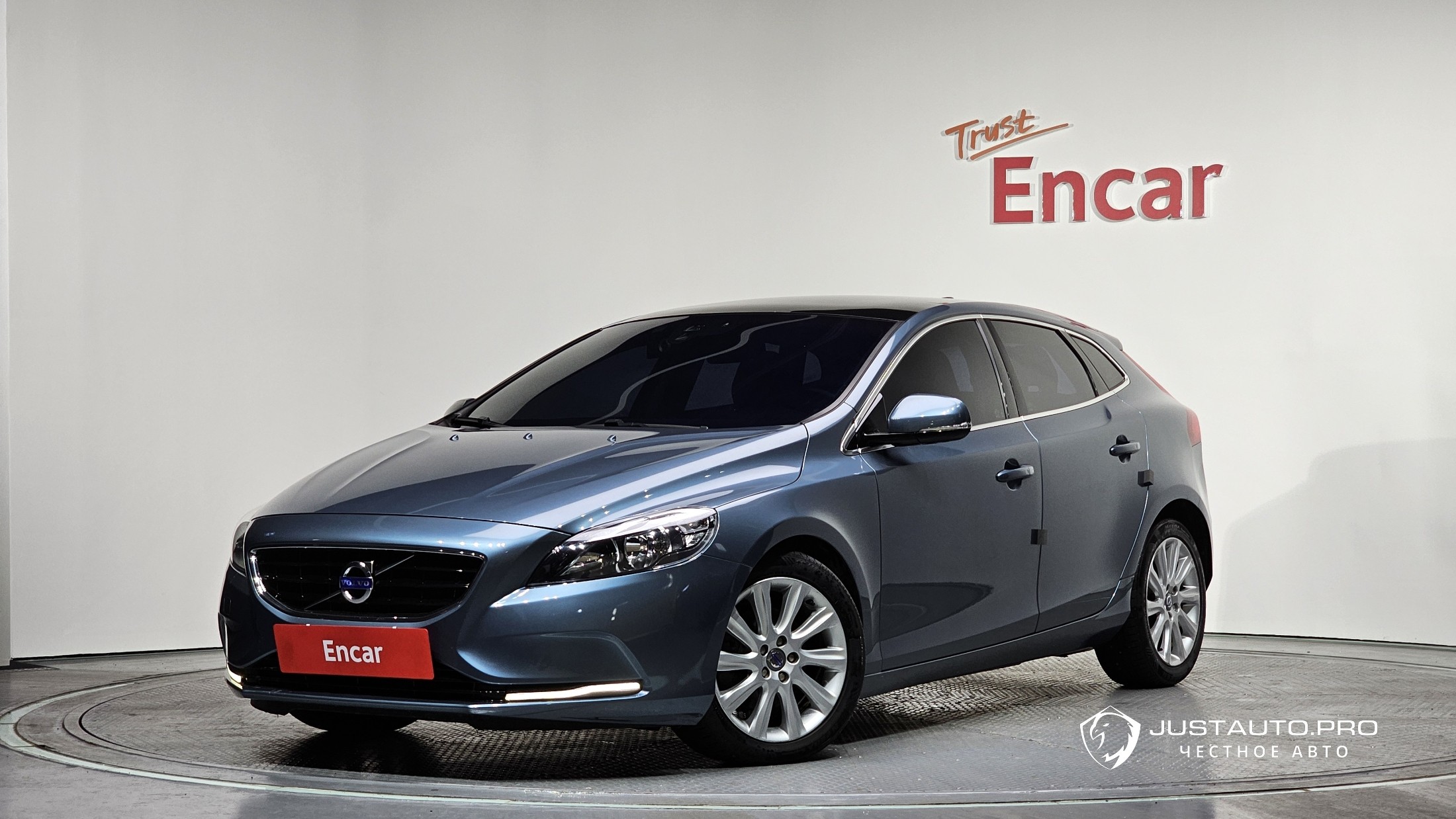 Автомобиль Volvo V40