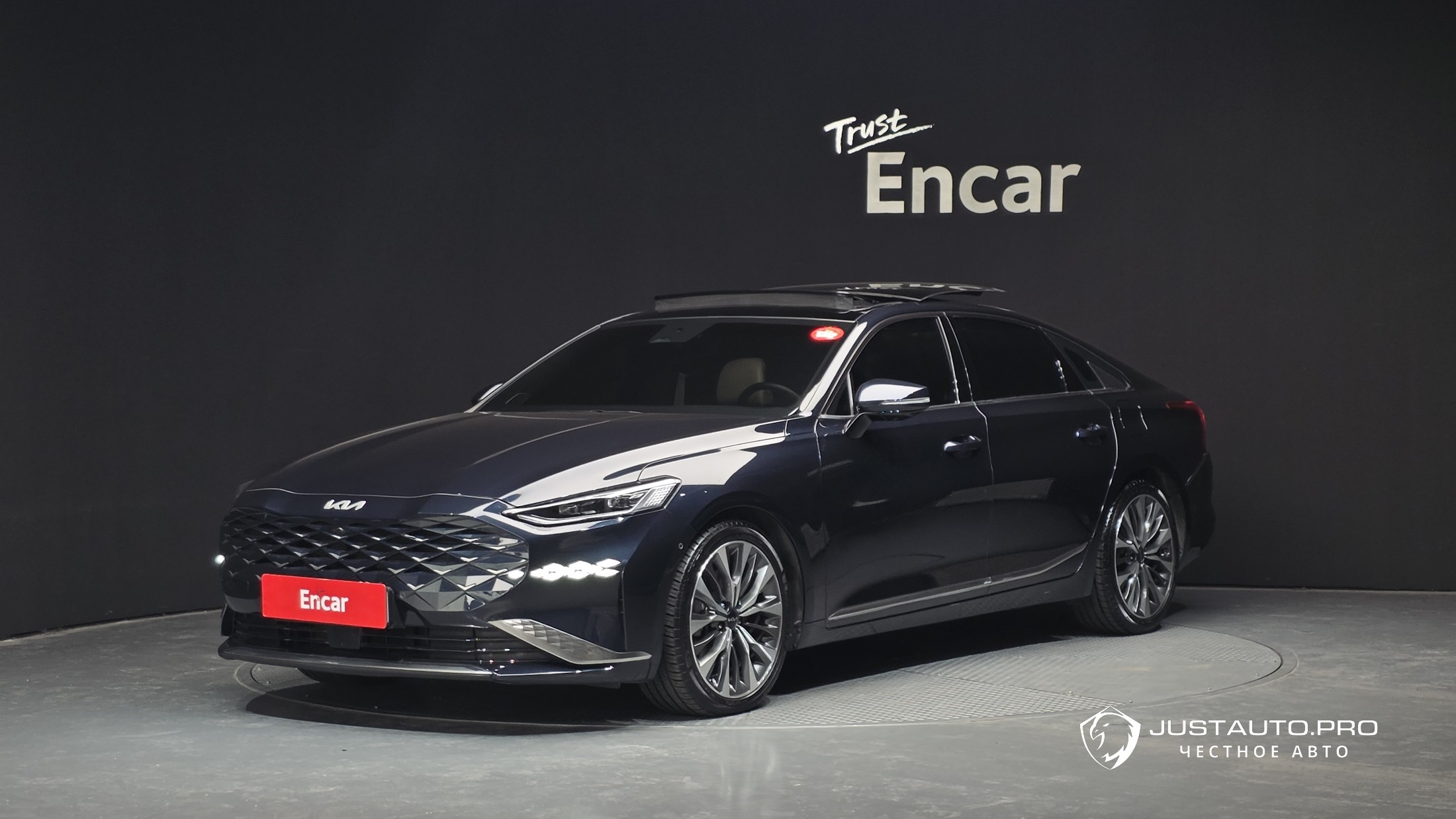 Автомобиль Kia K8