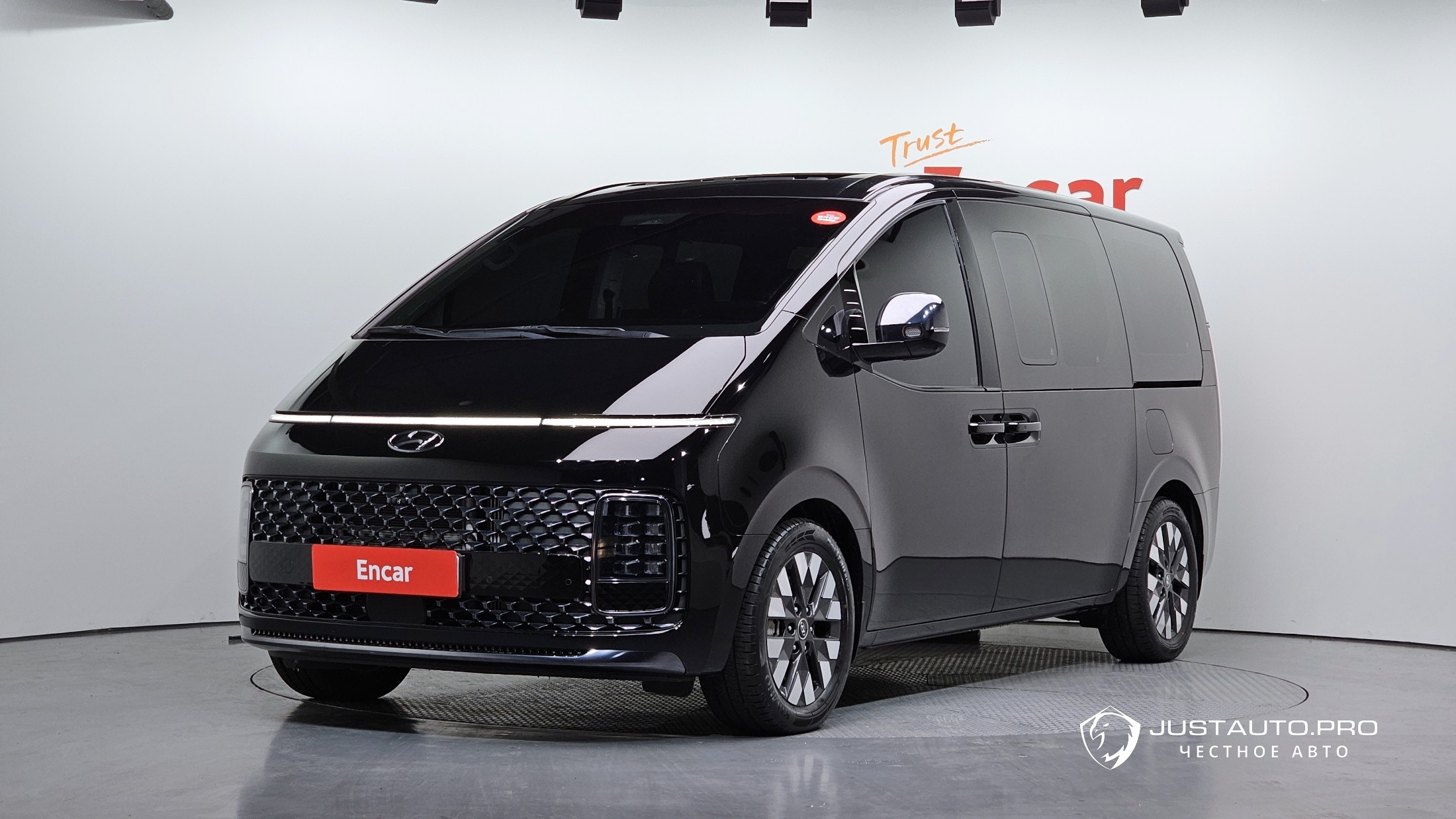 Автомобиль Hyundai Staria