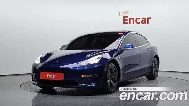 Автомобиль Tesla Model 3