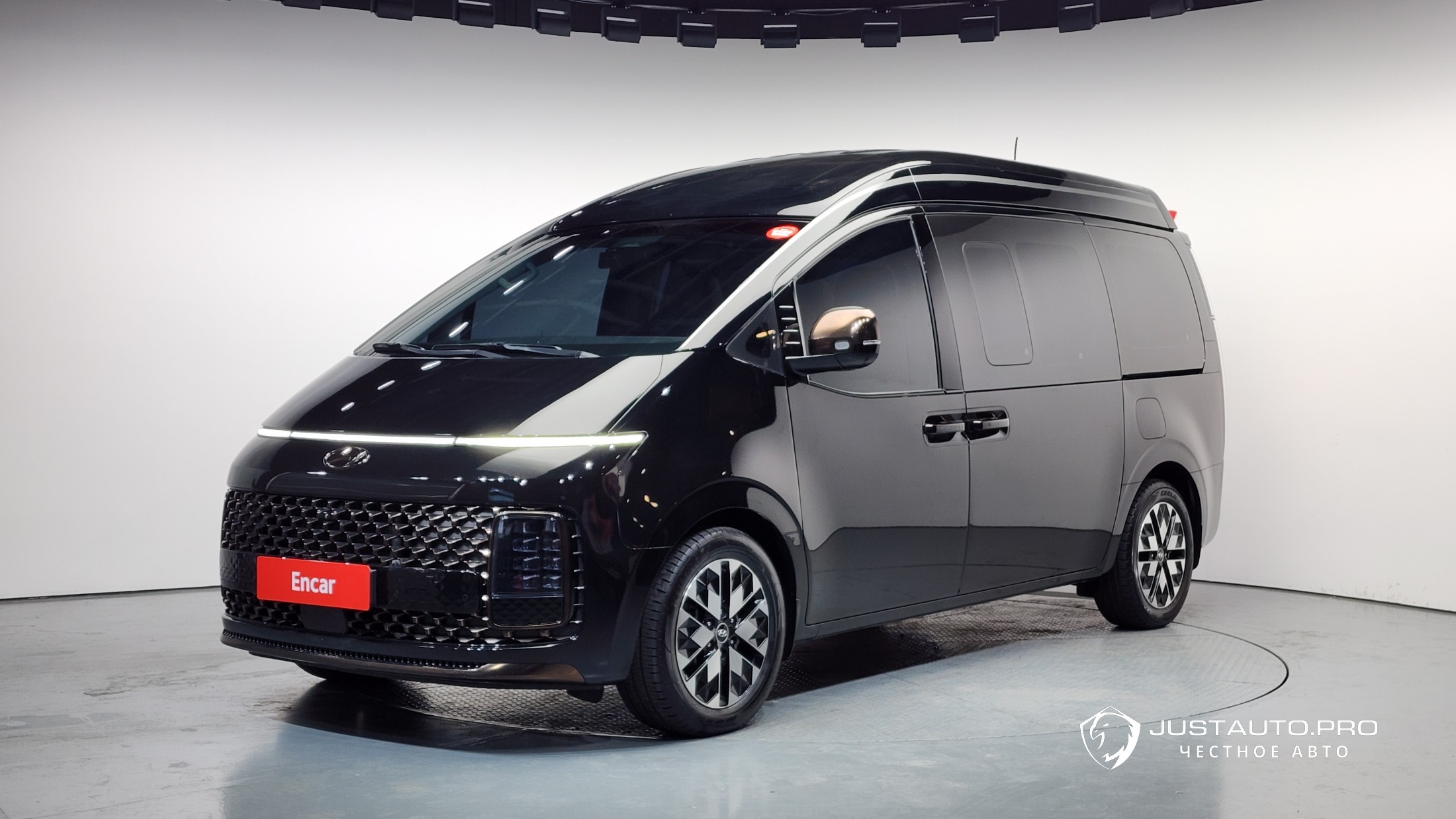 Автомобиль Hyundai Staria