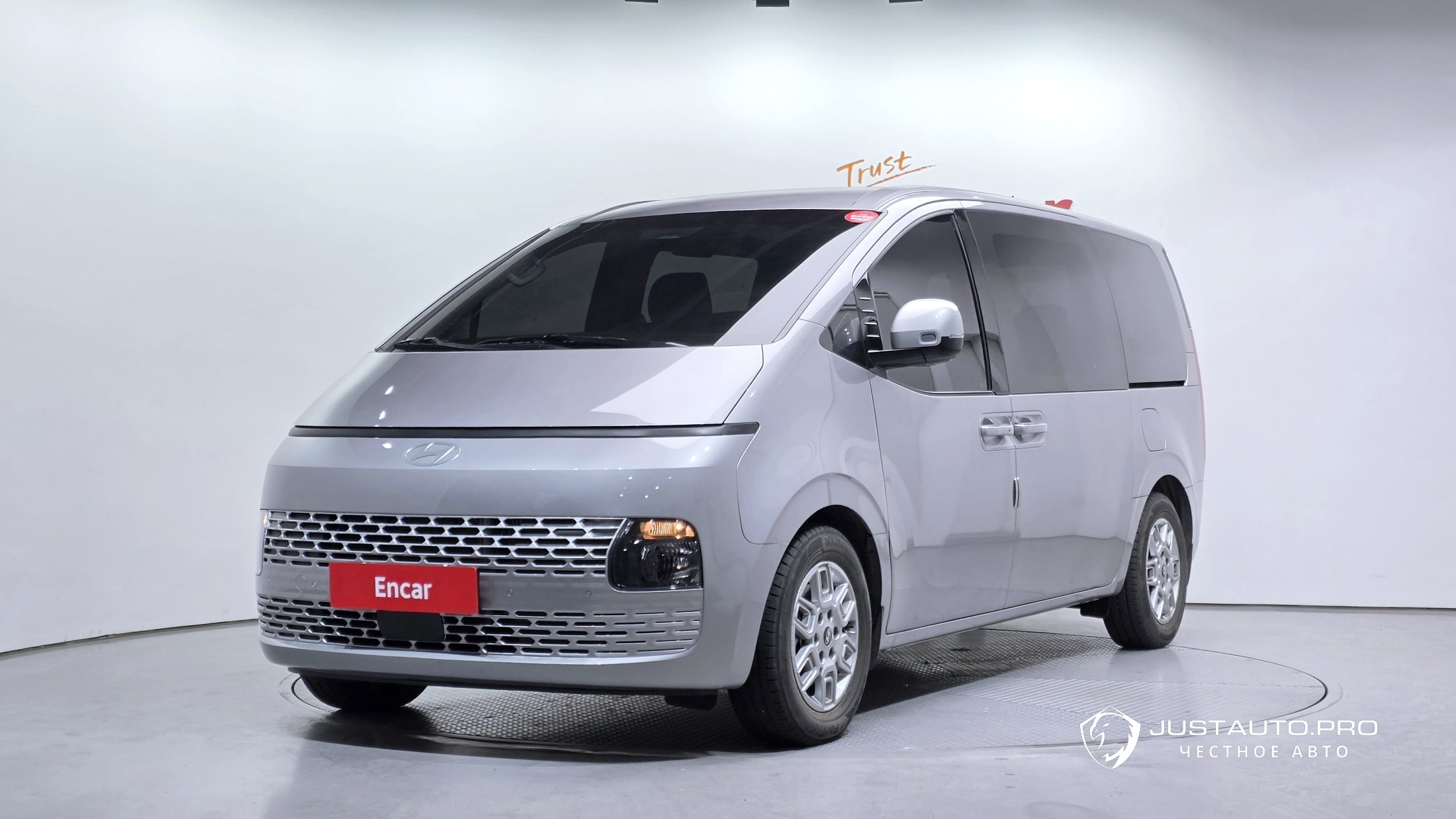 Автомобиль Hyundai Staria