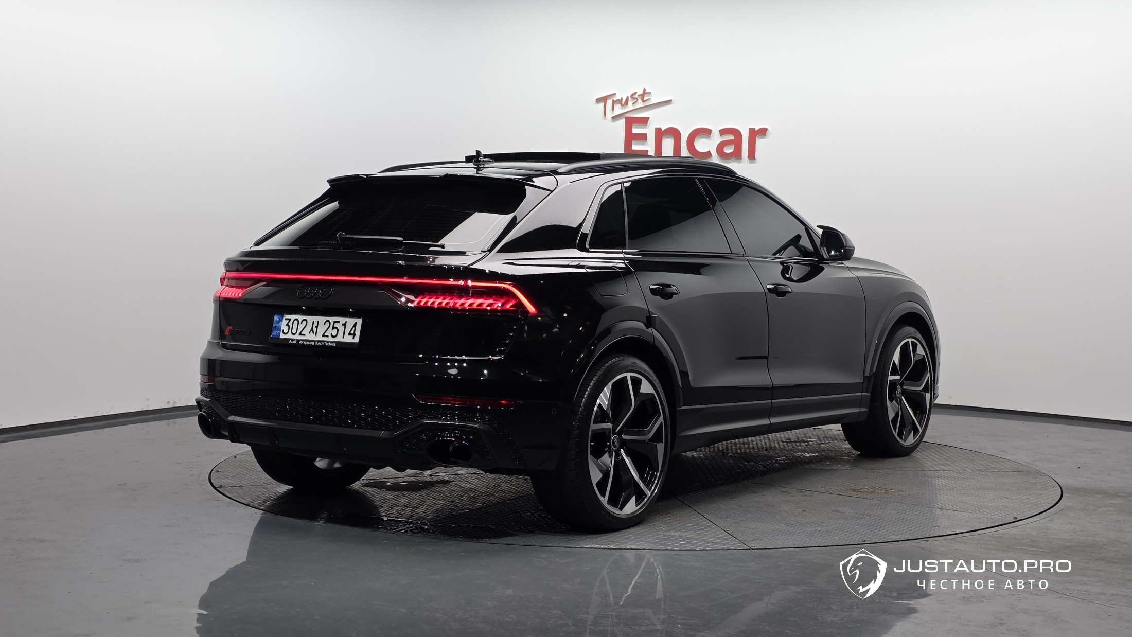 Автомобиль Audi RSQ8