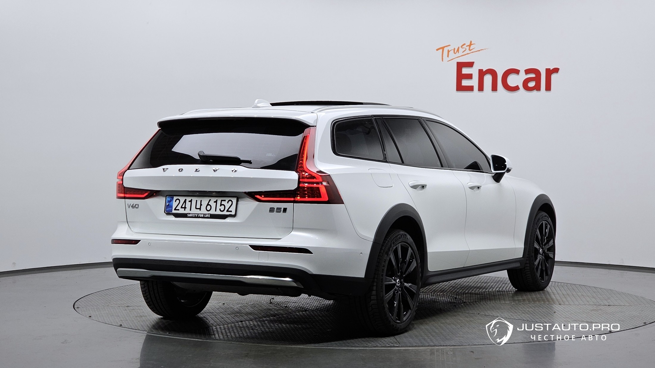 Автомобиль Volvo V60