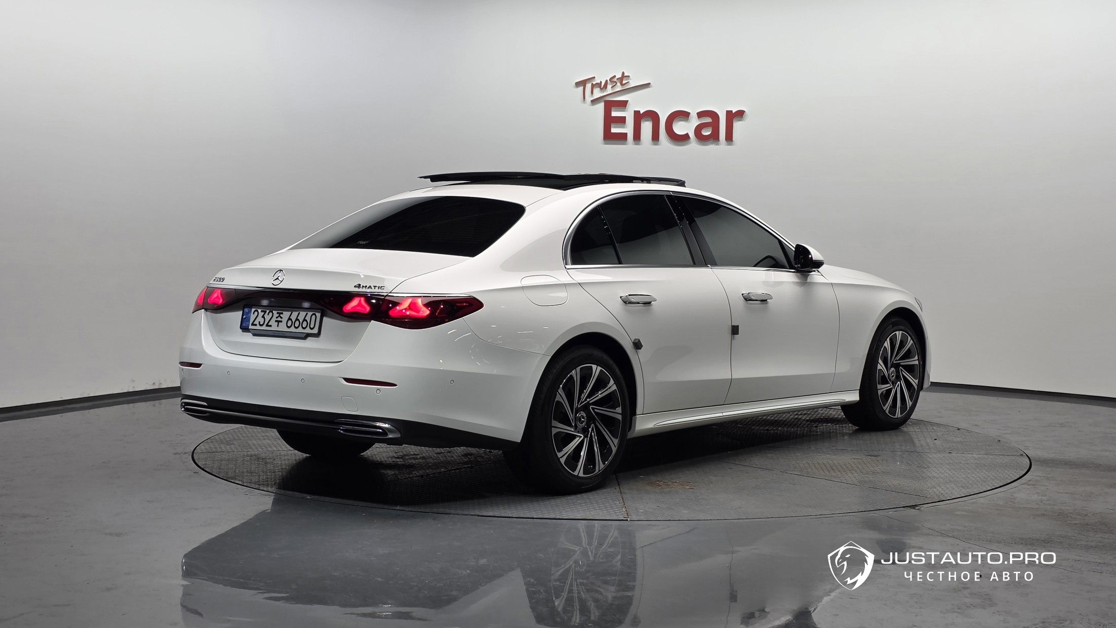 Автомобиль Mercedes-Benz E-Class