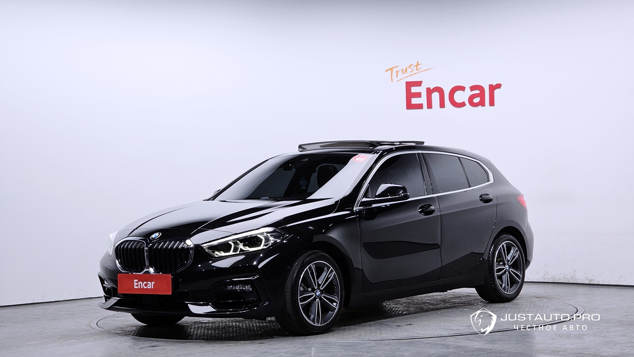 Автомобиль BMW 1-Series