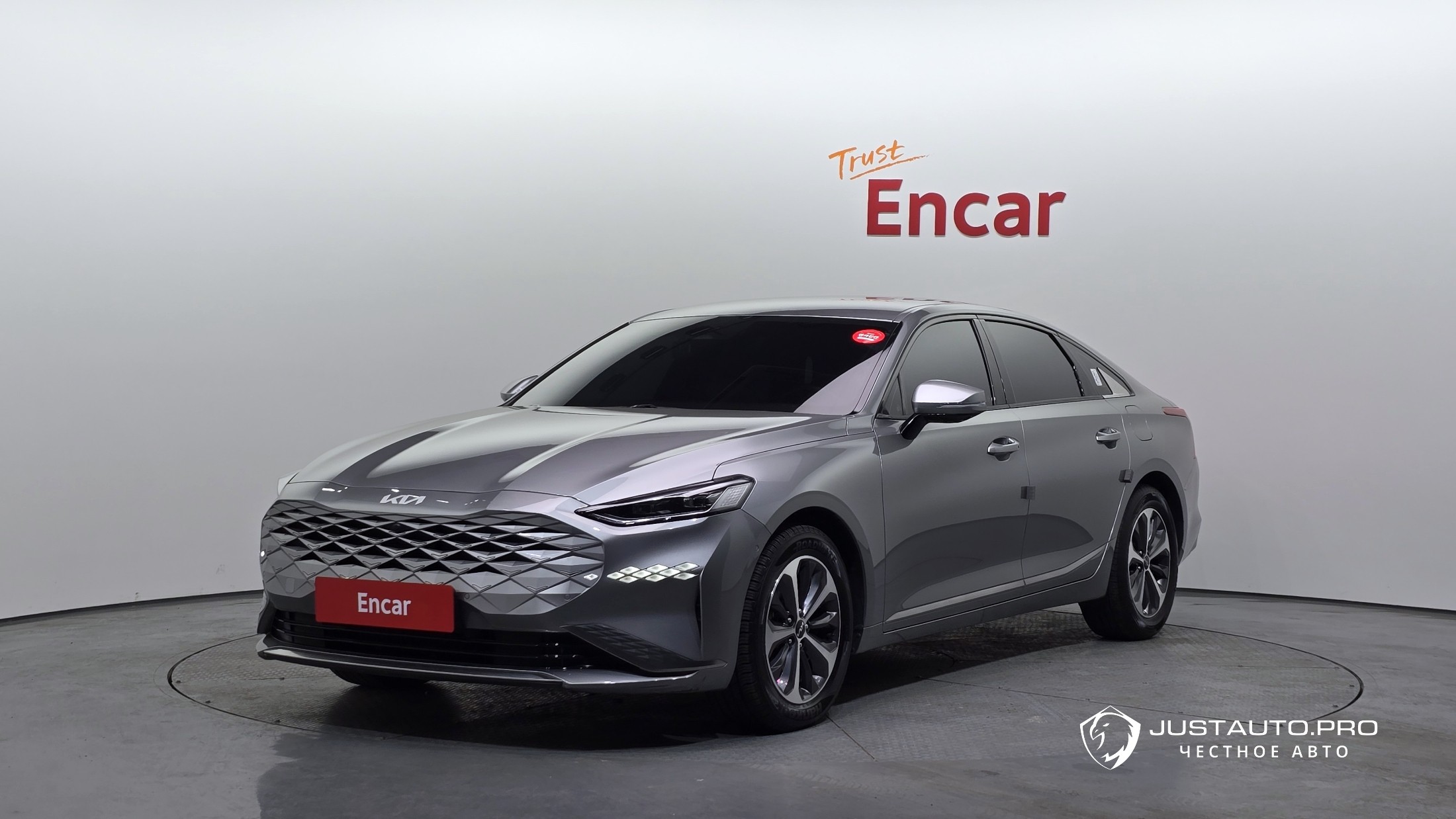 Автомобиль Kia K8