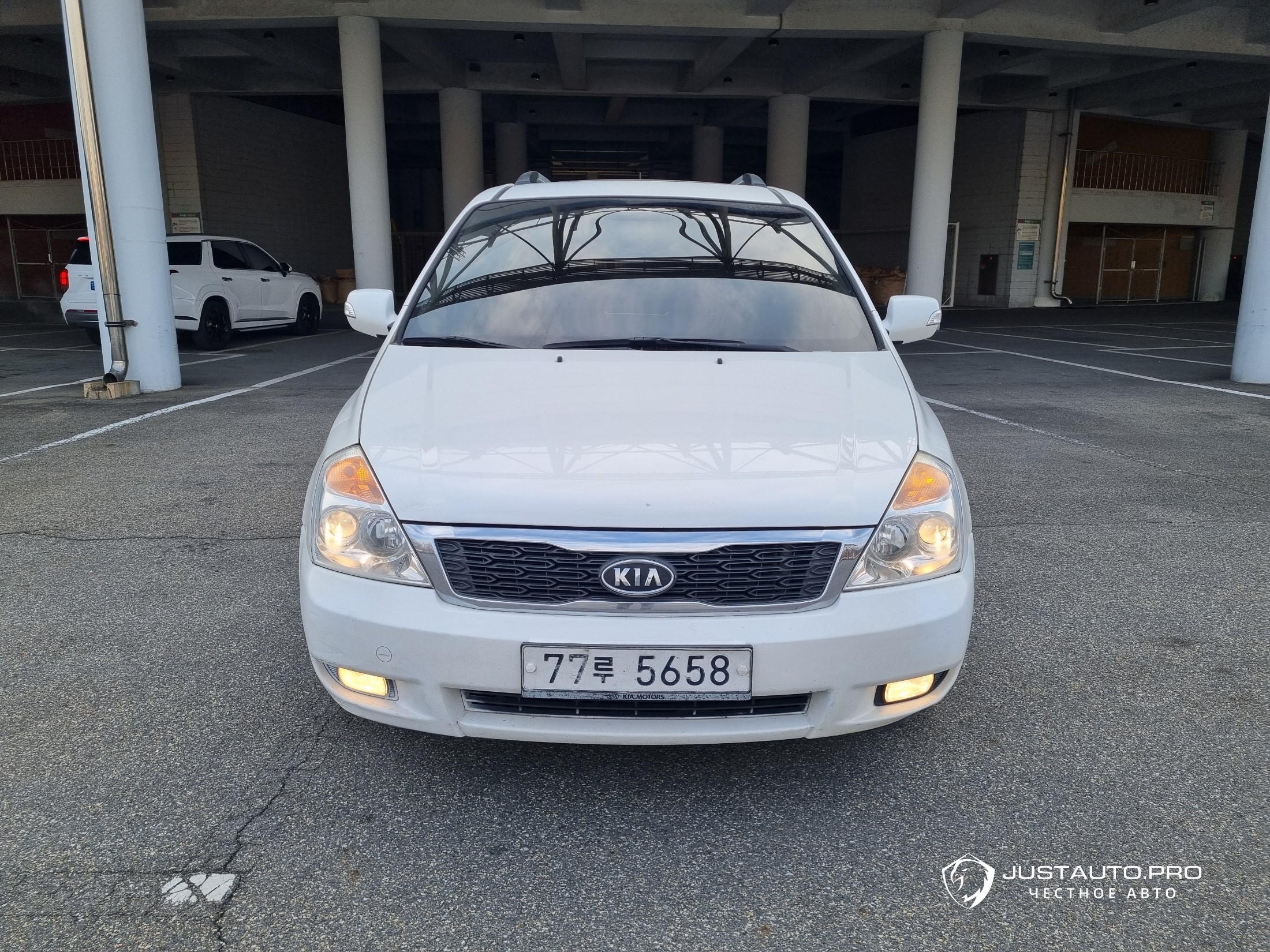 Автомобиль Kia Canival