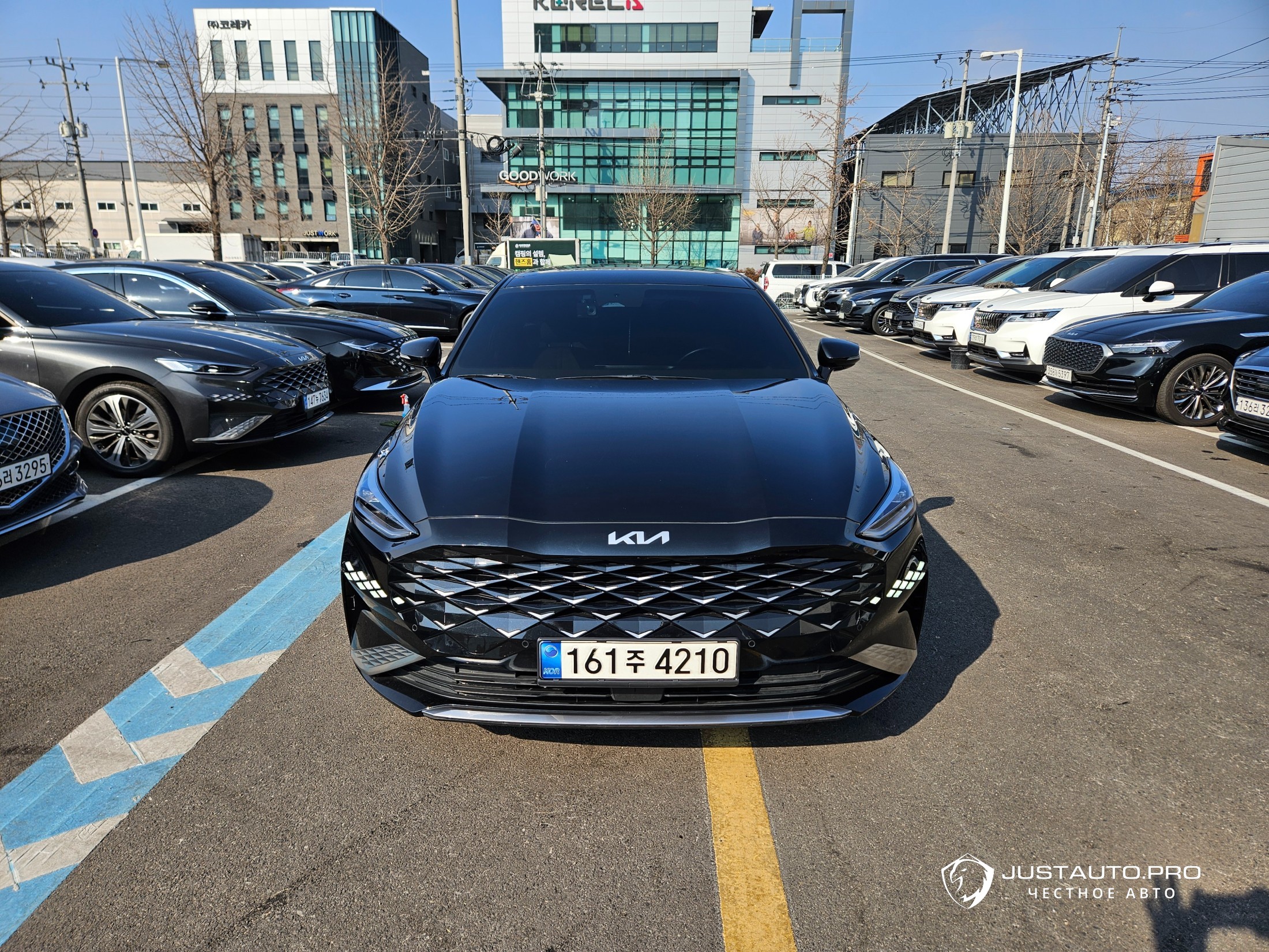 Автомобиль Kia K8