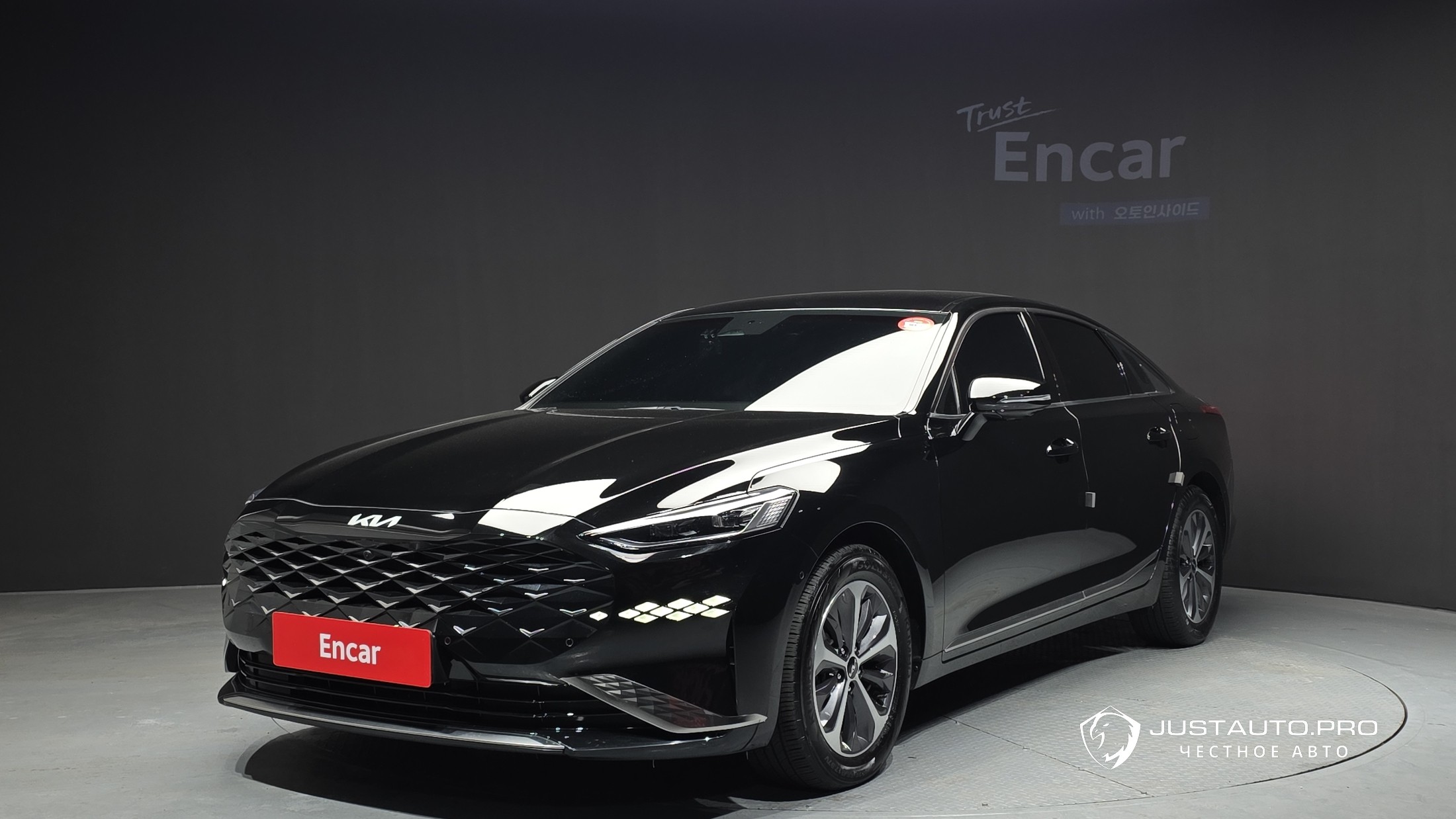 Автомобиль Kia K8