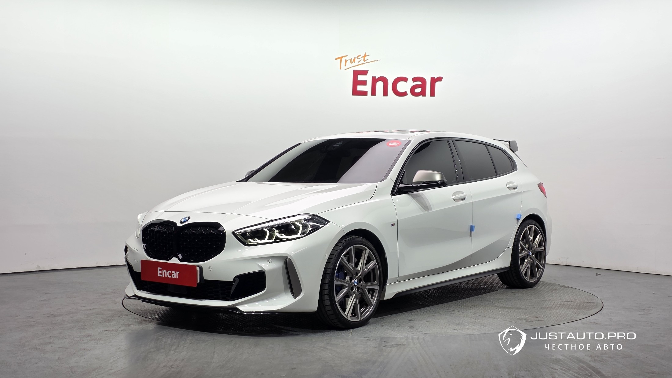 Автомобиль BMW 1-Series