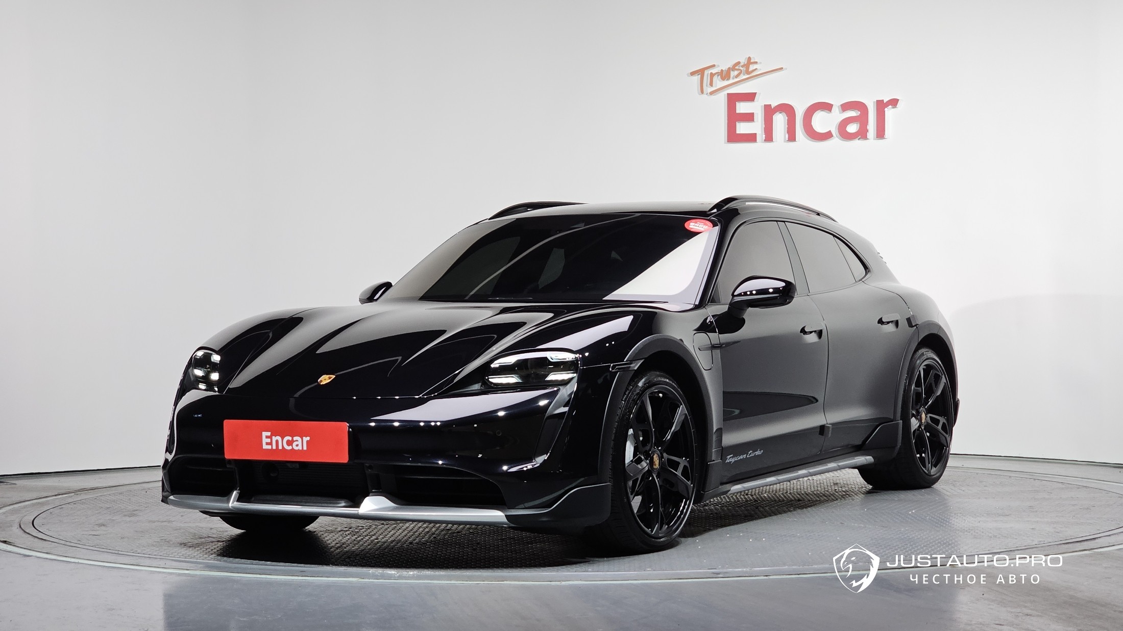 Автомобиль Porsche Taycan