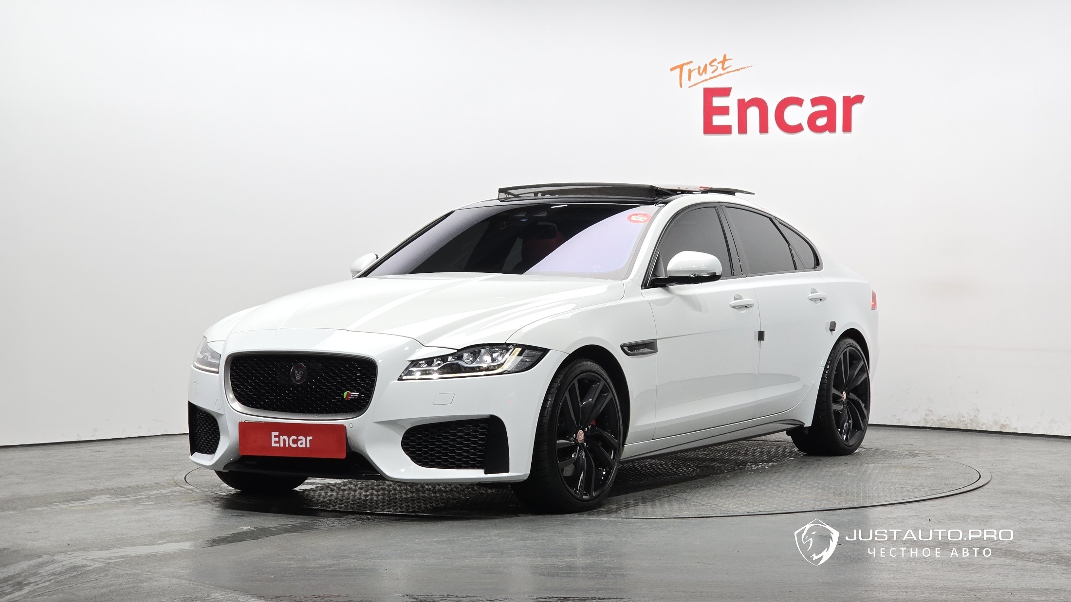 Автомобиль Jaguar XF