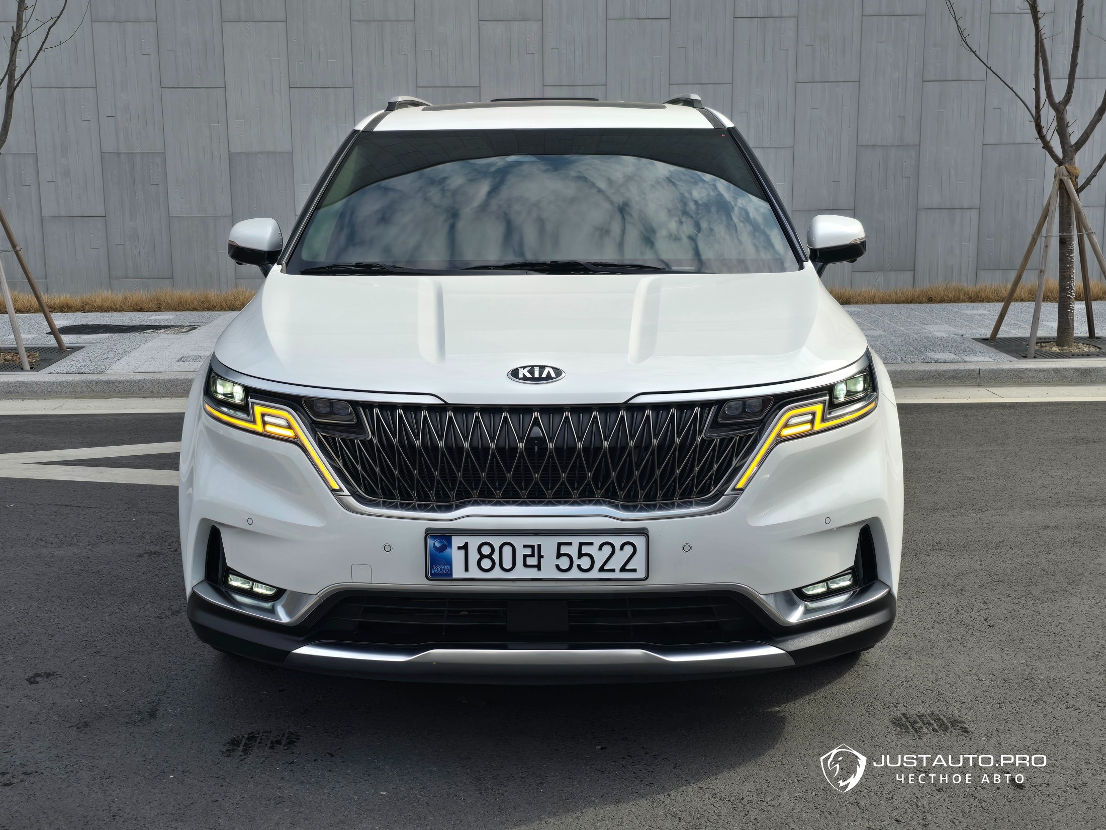 Автомобиль Kia Canival