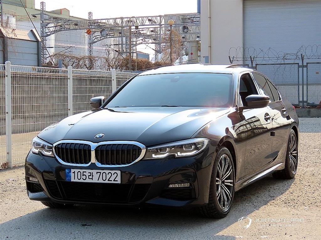 Автомобиль BMW 3-Series