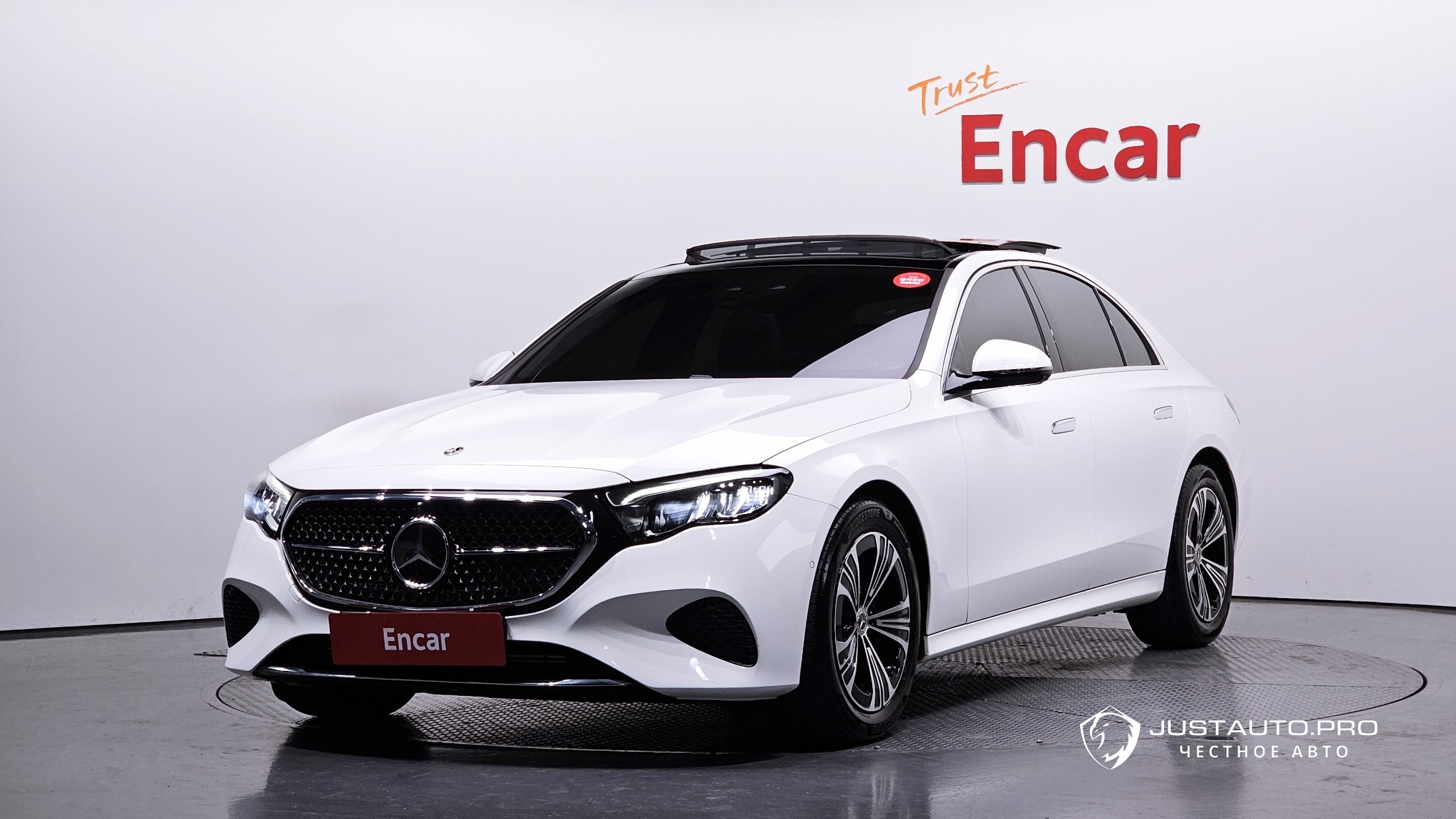 Автомобиль Mercedes-Benz E-Class