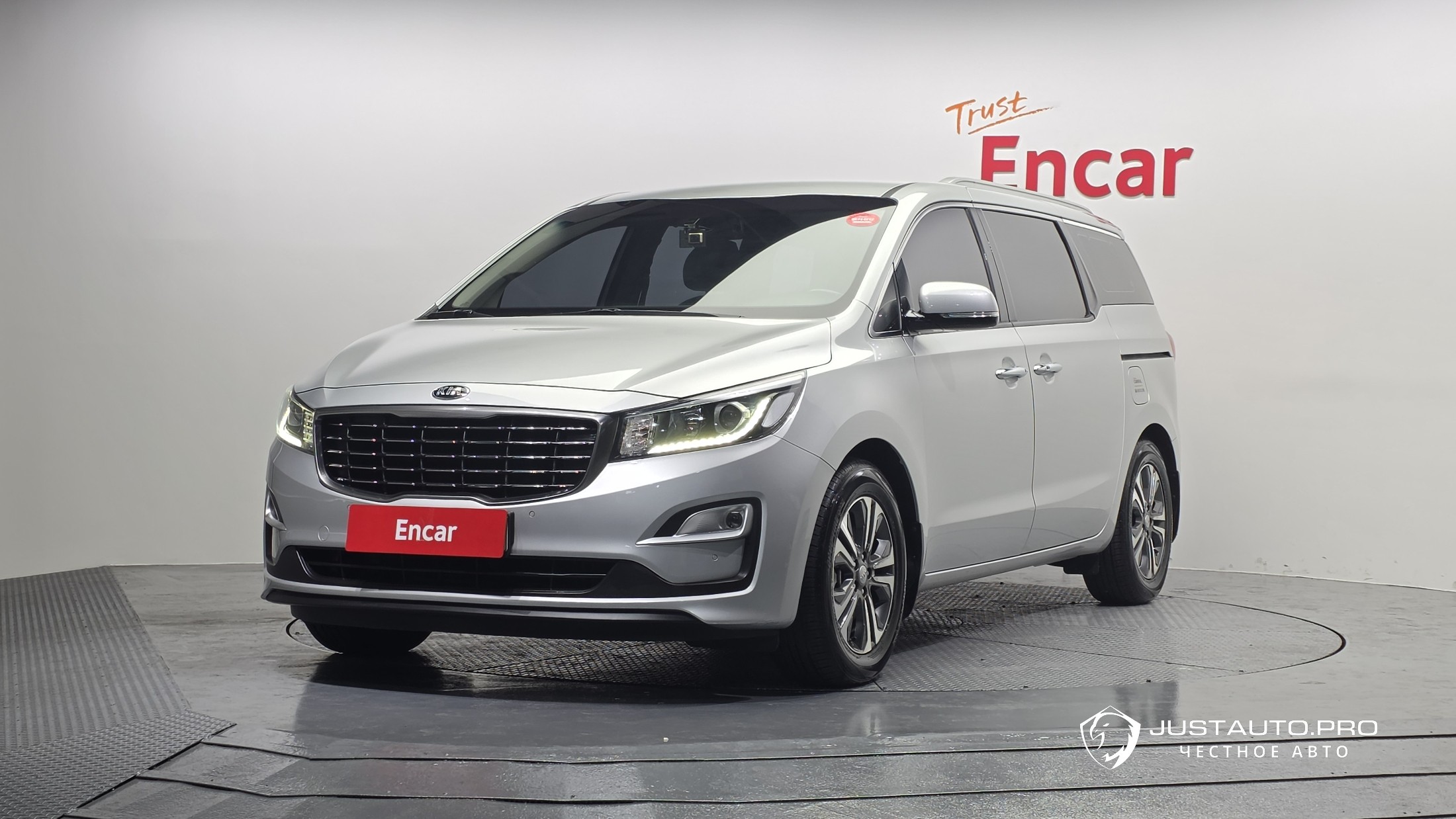 Автомобиль Kia Canival