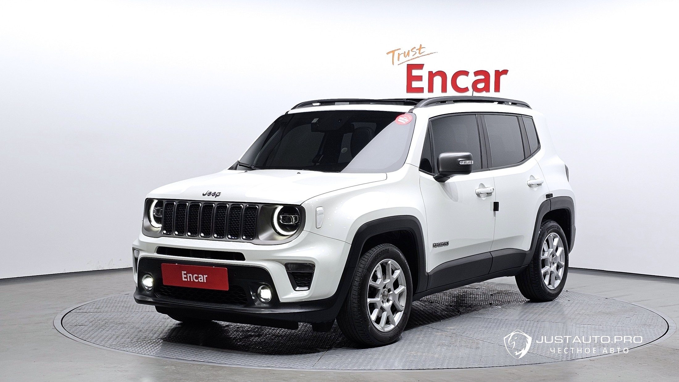 Автомобиль Jeep Renegade