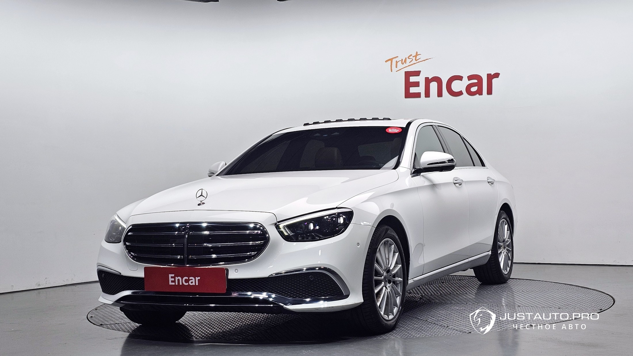 Автомобиль Mercedes-Benz E-Class