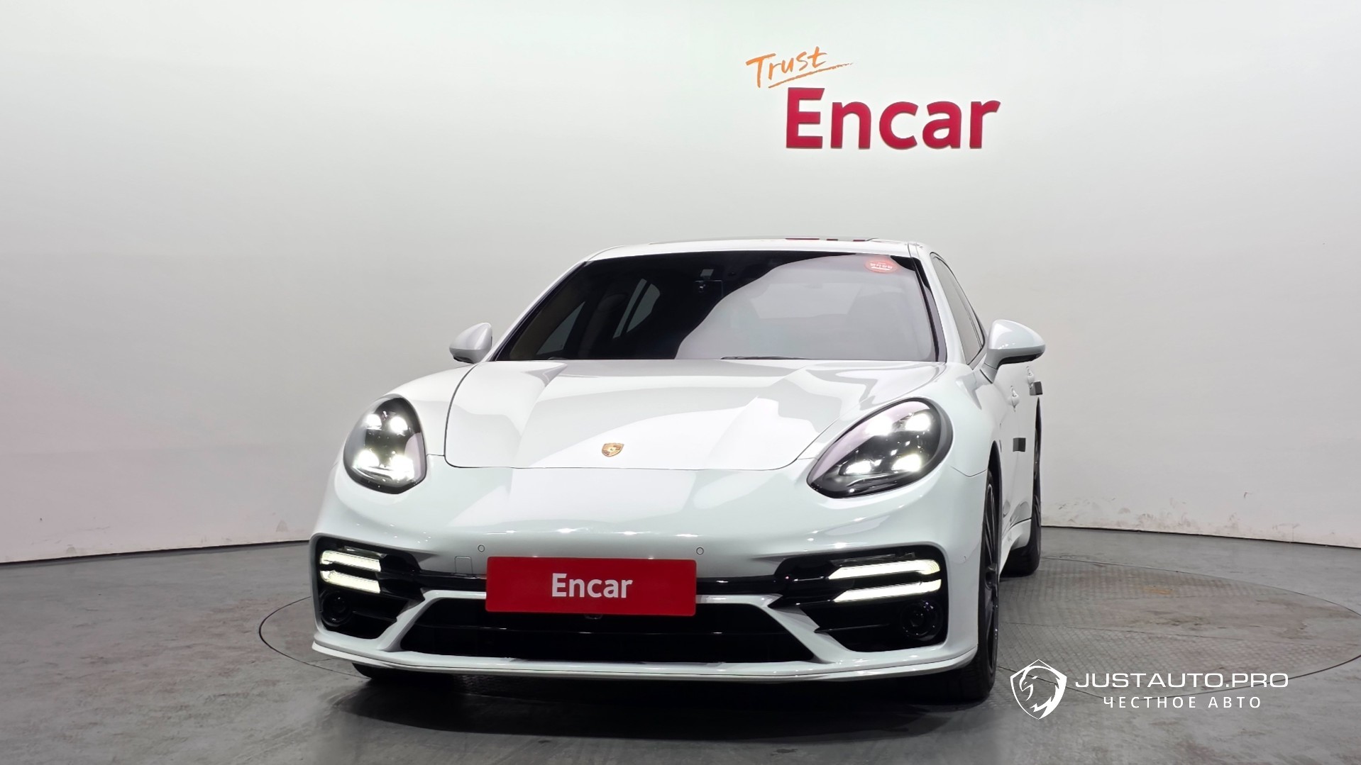 Автомобиль Porsche Panamera