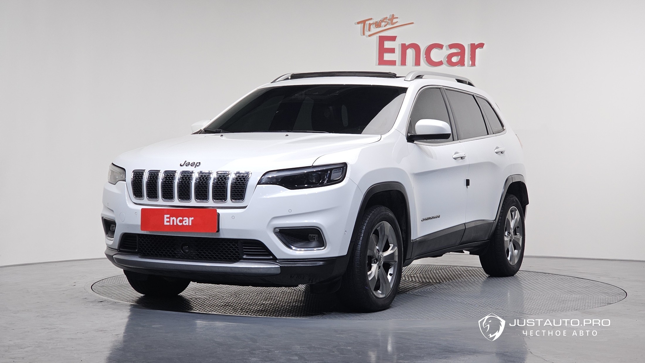 Автомобиль Jeep Cherokee