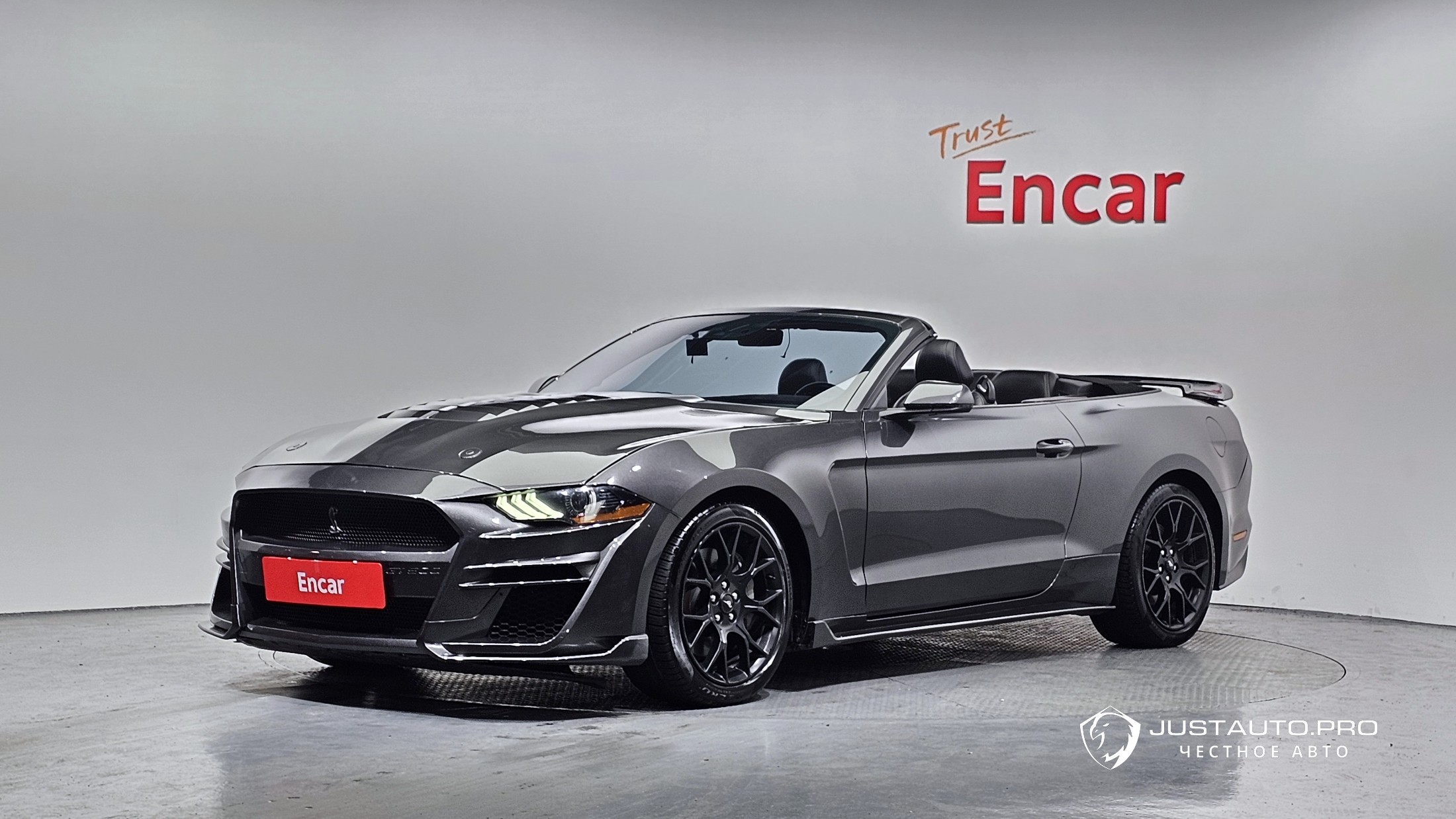 Автомобиль Ford Mustang