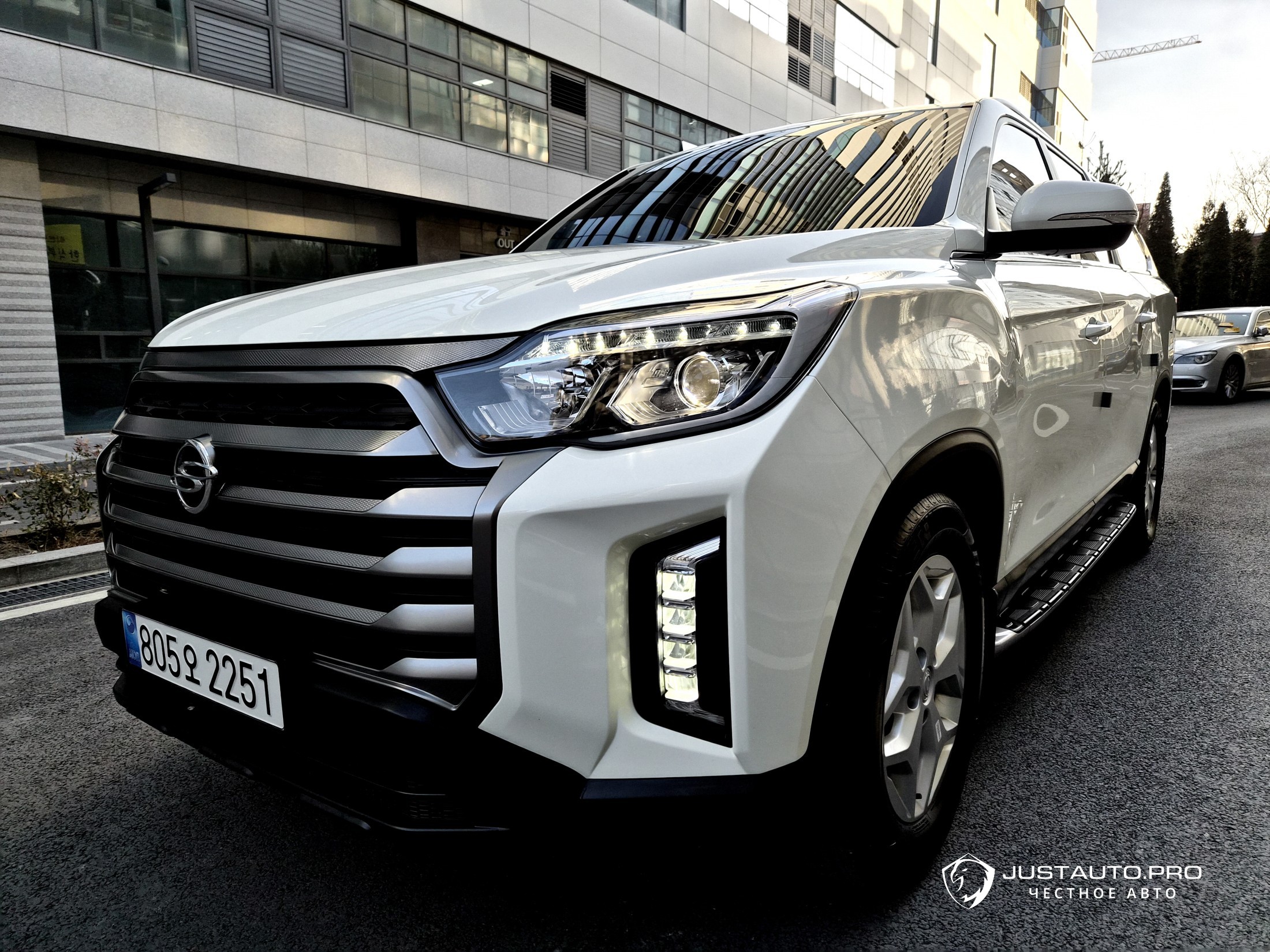 Автомобиль KG_Mobility_Ssangyong Rexton